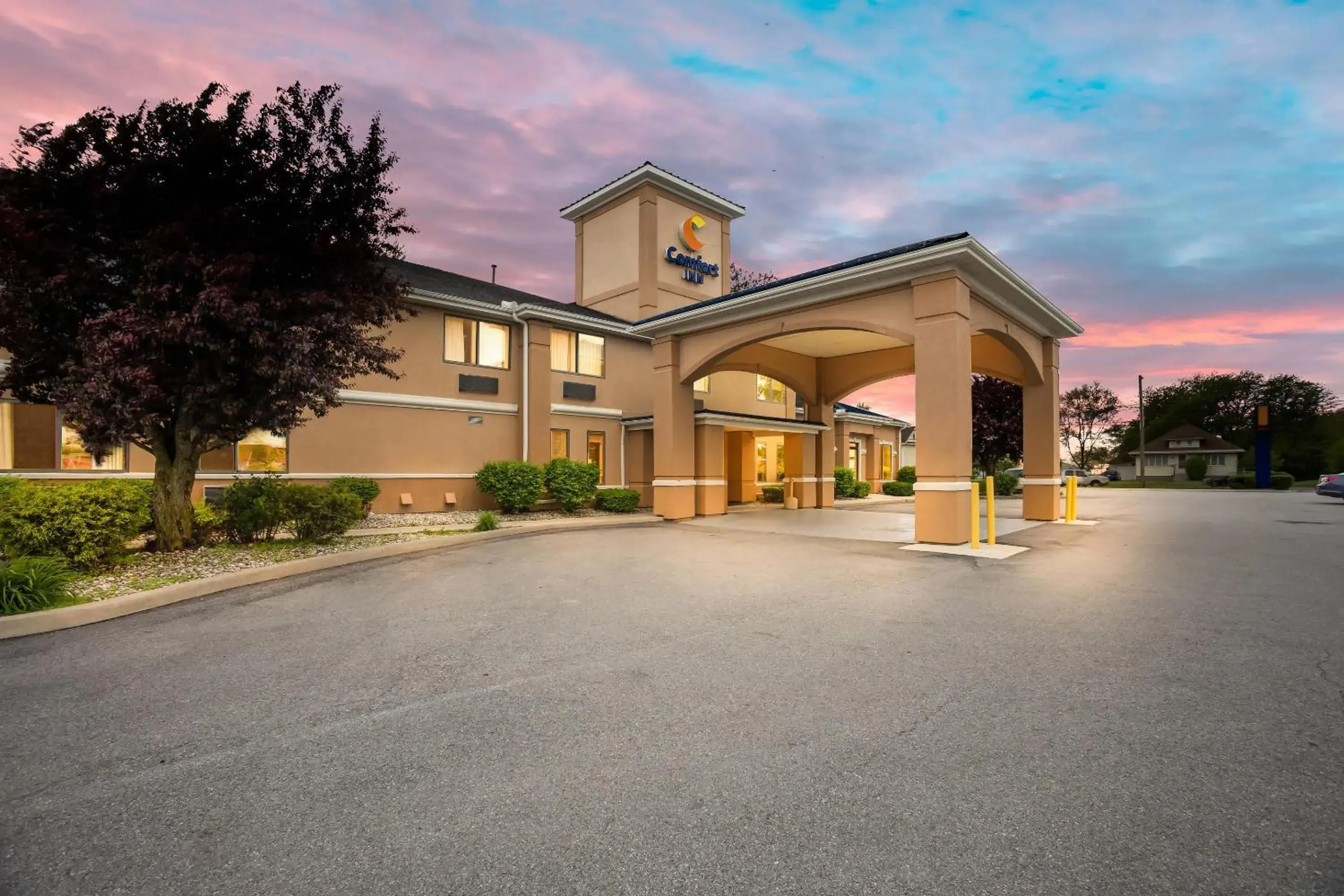 Property building in Comfort Inn Van Wert Property building in Comfort Inn Van Wert
