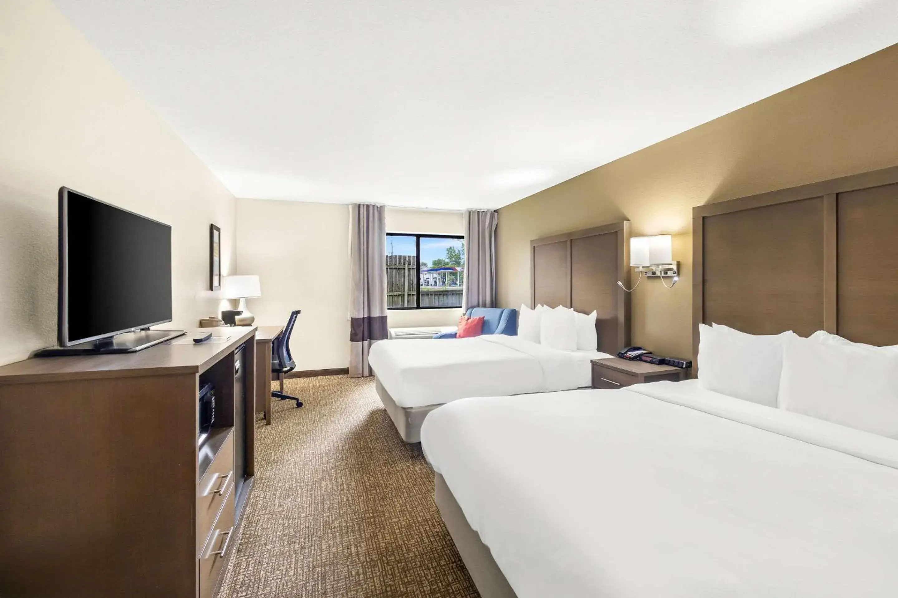 Bedroom, Bed in Comfort Inn Van Wert Bedroom, Bed in Comfort Inn Van Wert