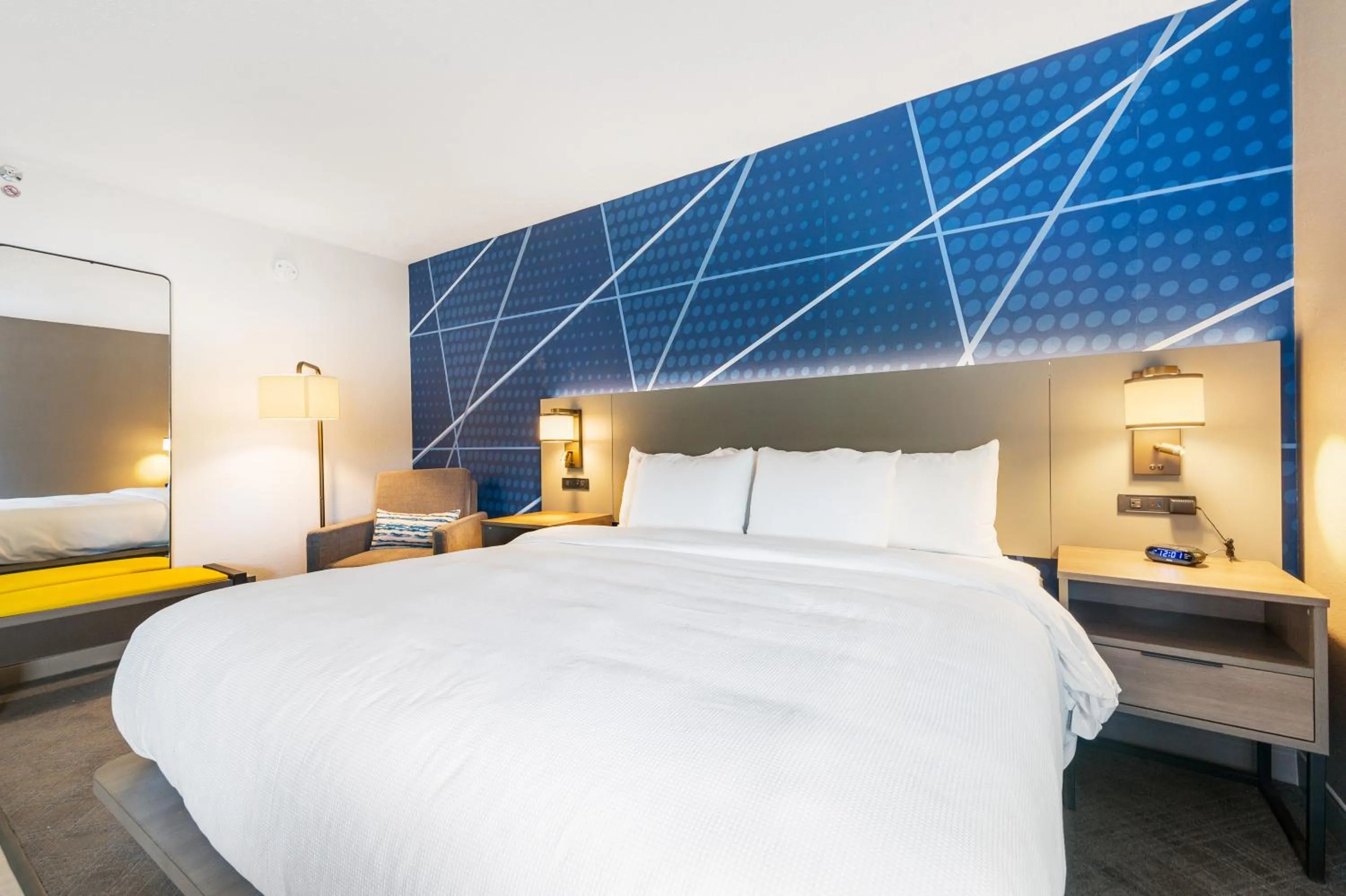 Bed in Comfort Inn Mayfield Heights Cleveland East