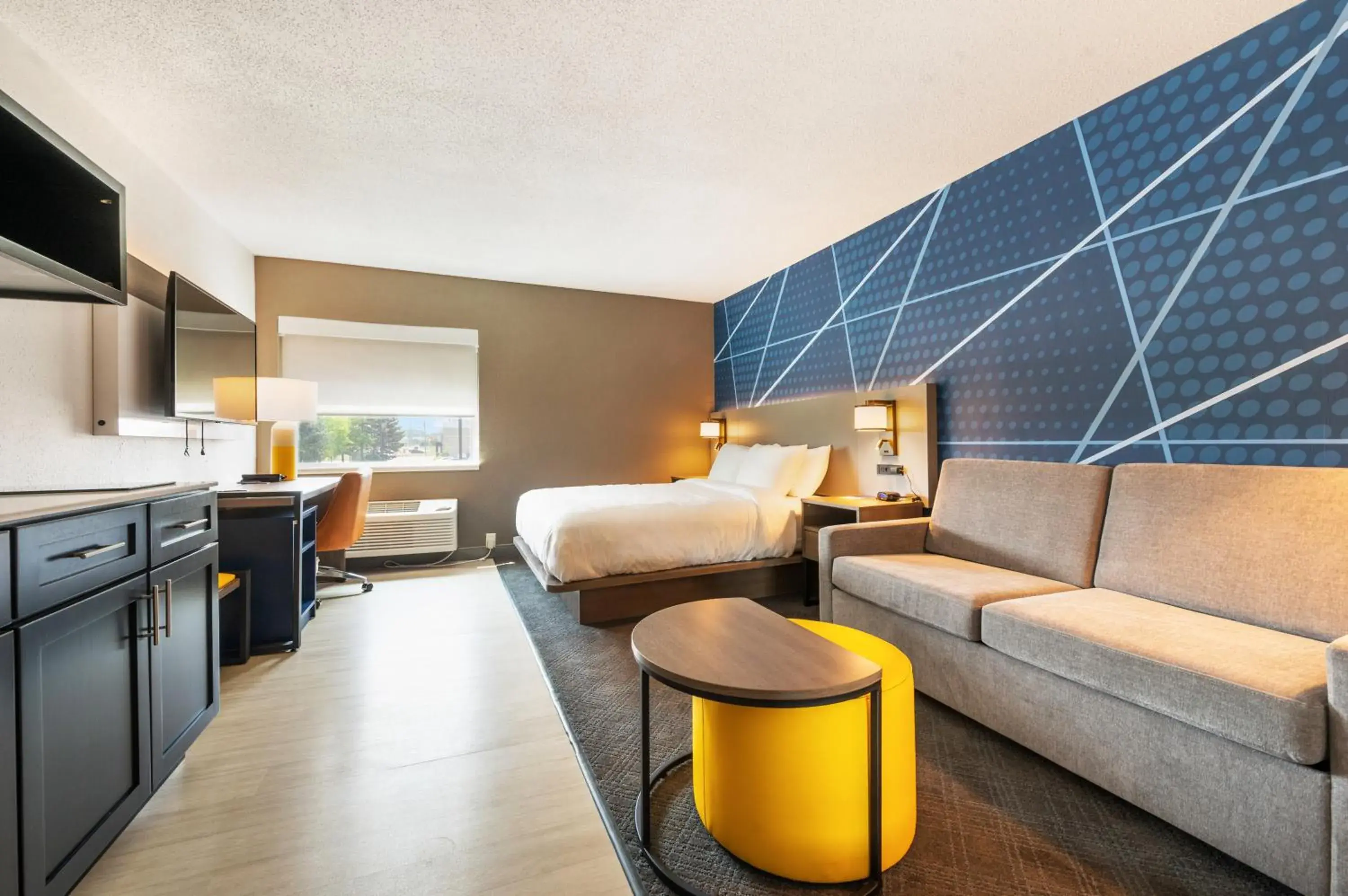 Superior Efficiency Queen Suite - Non Smoking in Comfort Inn Mayfield Heights Cleveland East Superior Efficiency Queen Suite - Non Smoking in Comfort Inn Mayfield Heights Cleveland East