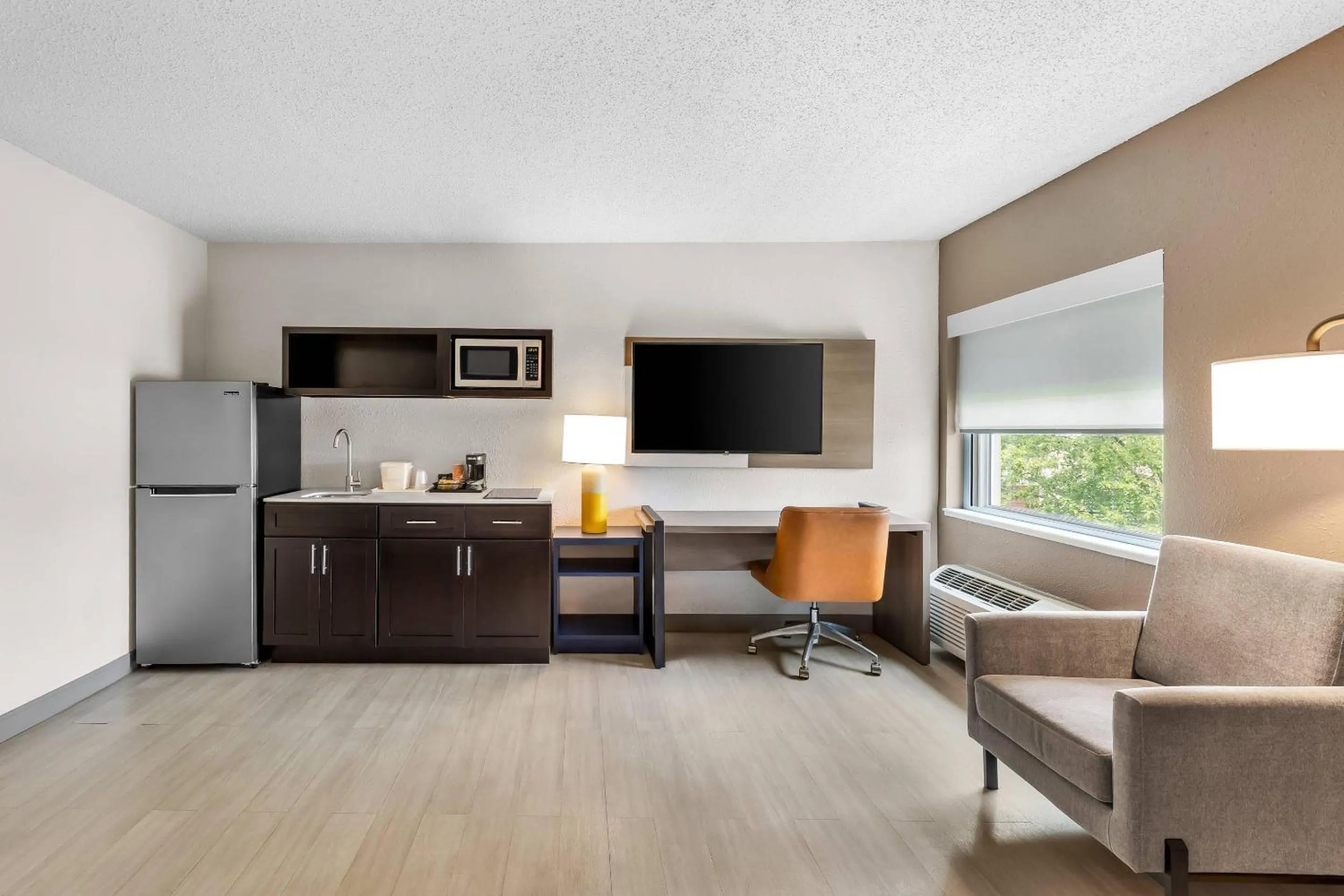 Bedroom in Comfort Inn Mayfield Heights Cleveland East