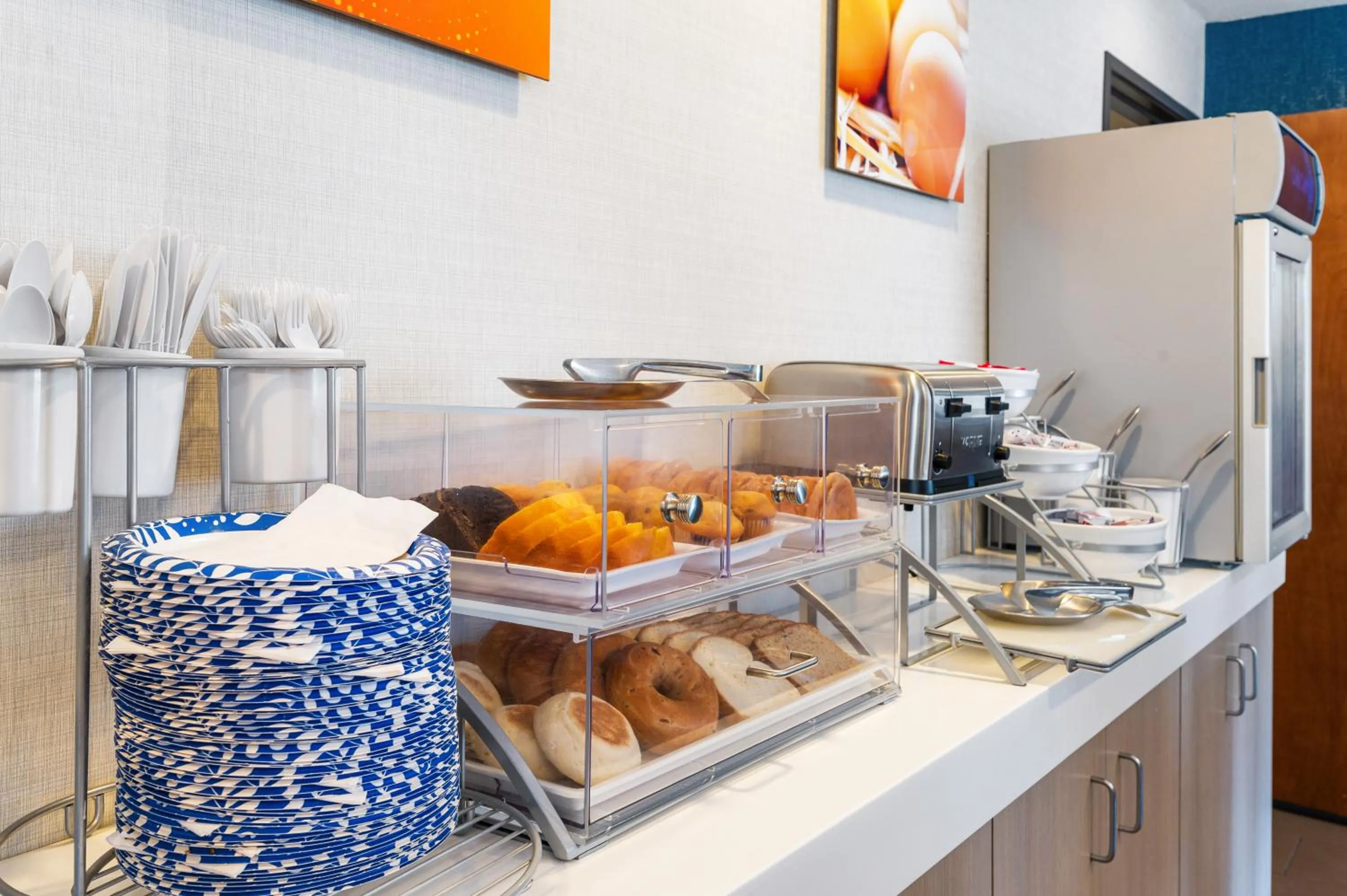 Buffet breakfast in Comfort Inn Mayfield Heights Cleveland East