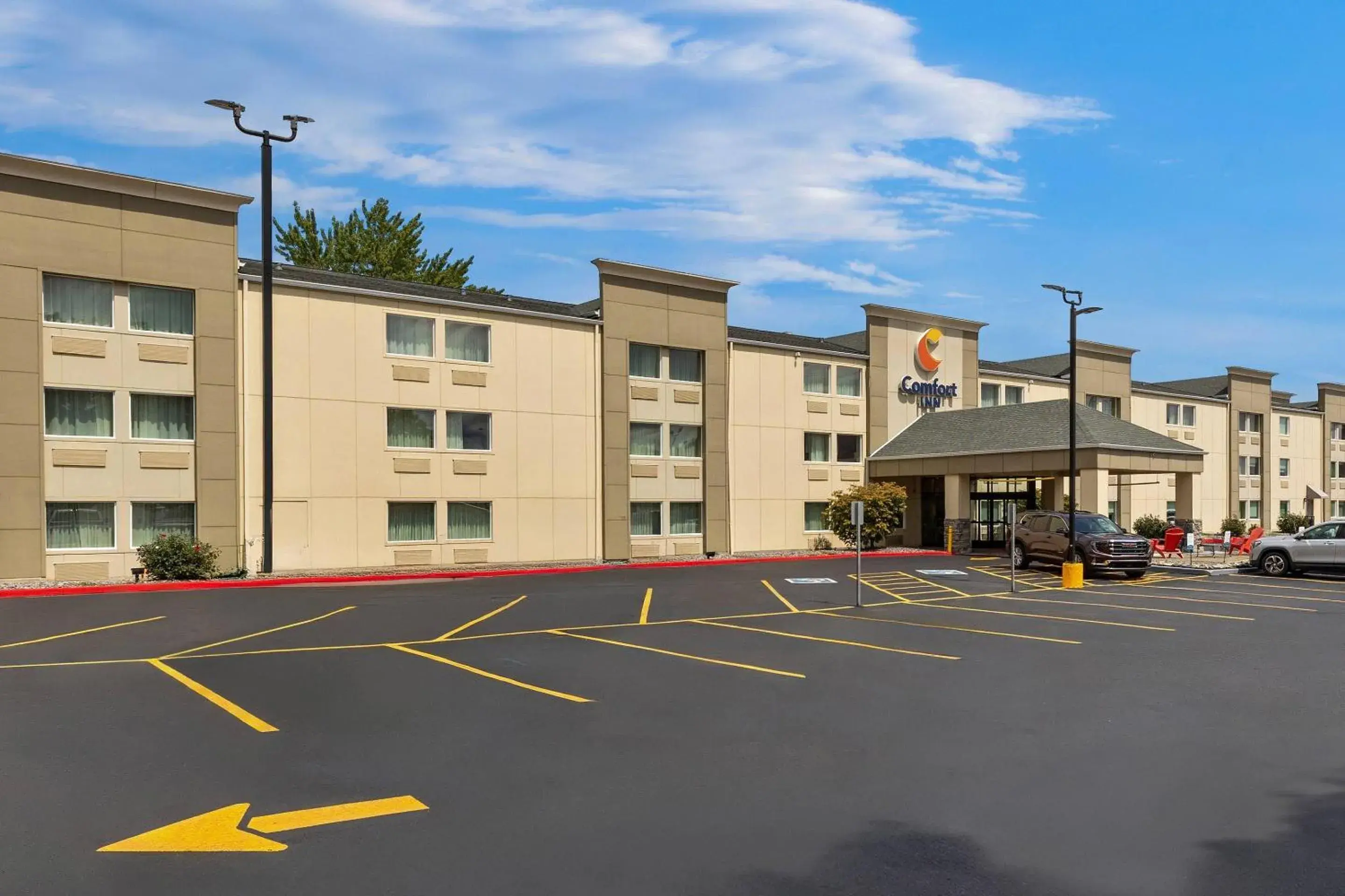 Property building in Comfort Inn Mayfield Heights Cleveland East Property building in Comfort Inn Mayfield Heights Cleveland East