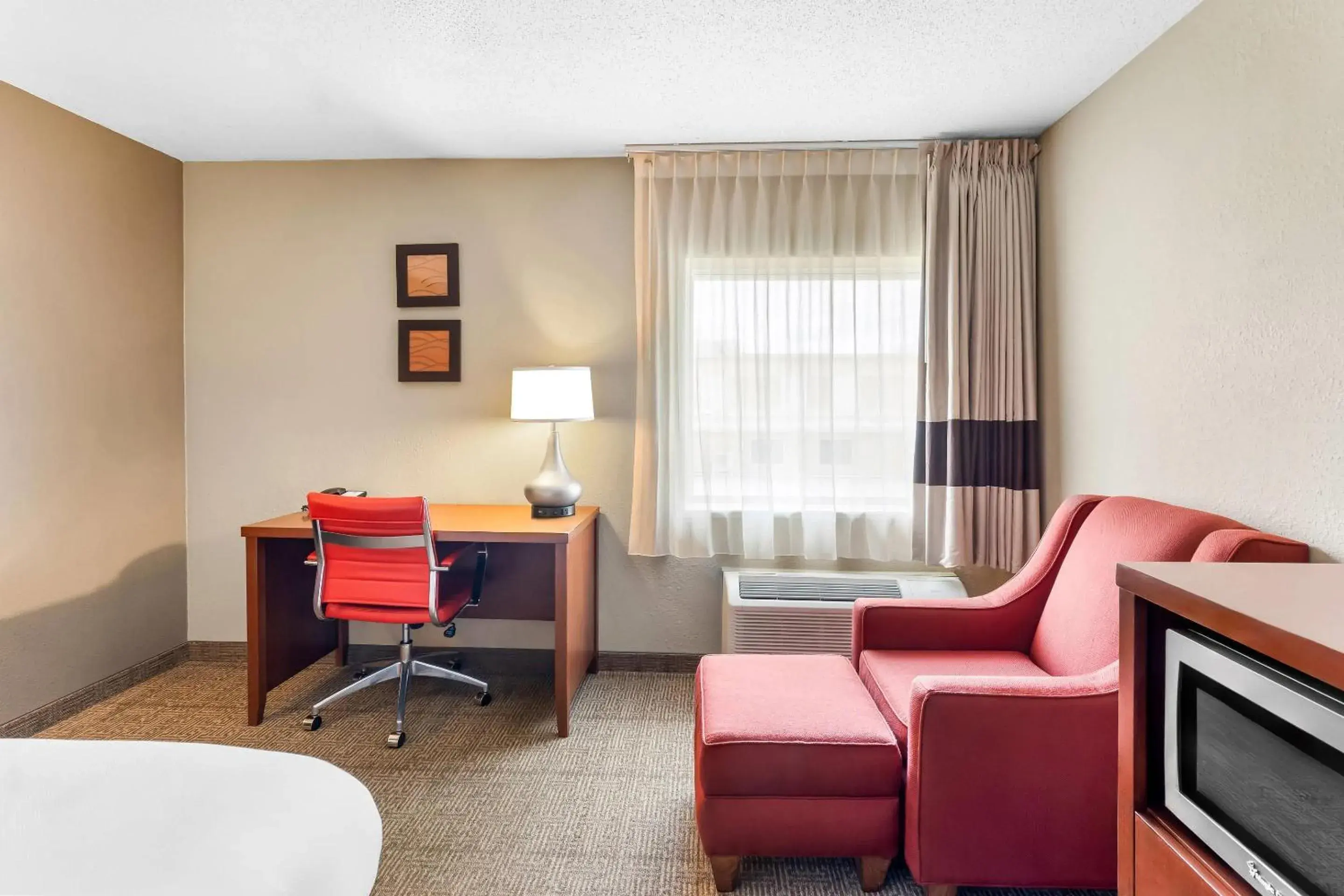 Bedroom in Comfort Inn Mayfield Heights Cleveland East Bedroom in Comfort Inn Mayfield Heights Cleveland East