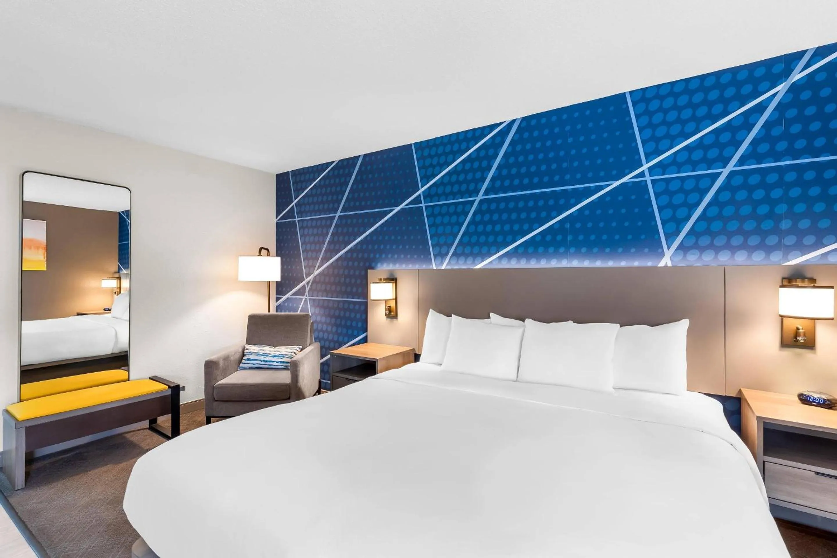 Bedroom, Bed in Comfort Inn Mayfield Heights Cleveland East