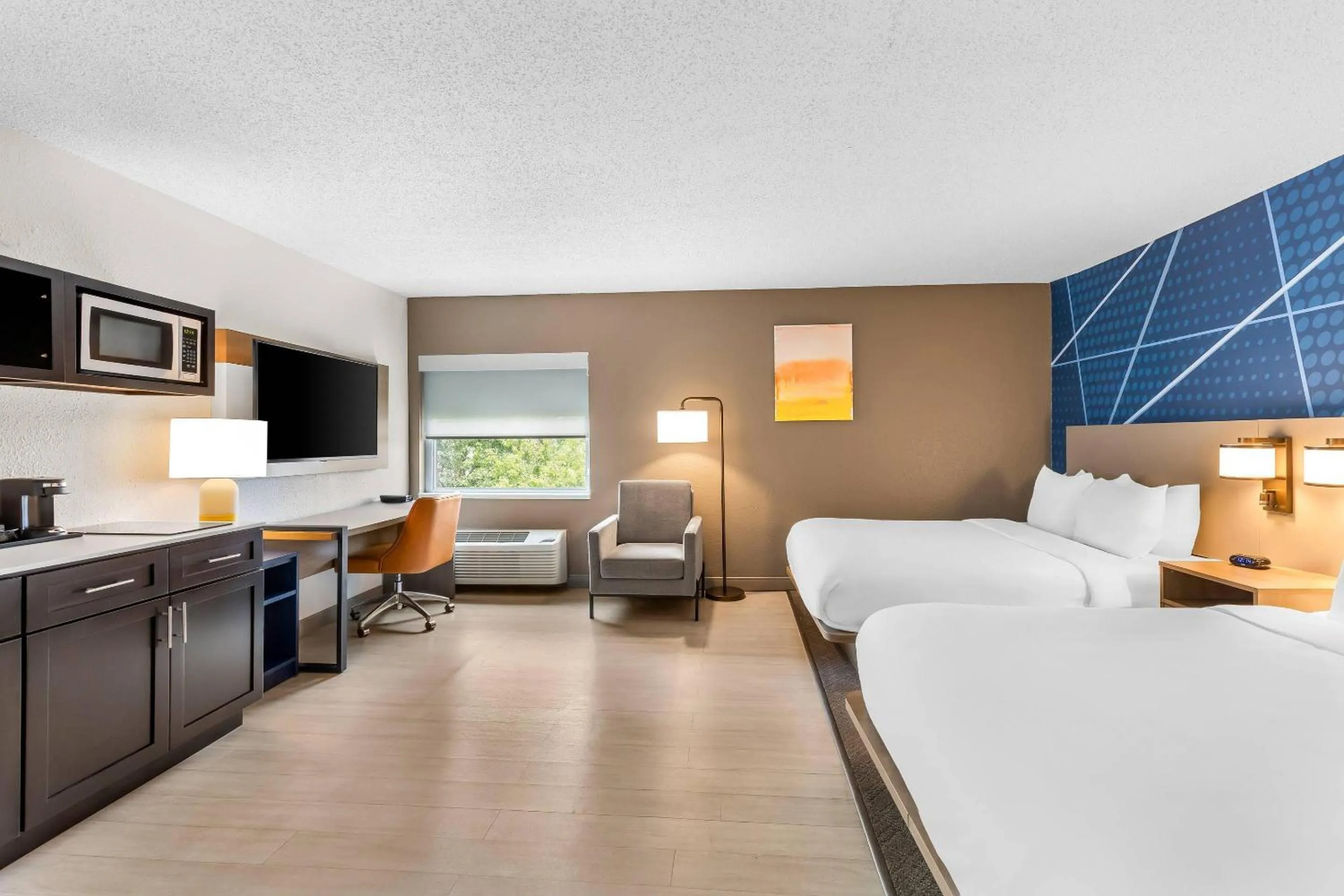 Bedroom, Bed in Comfort Inn Mayfield Heights Cleveland East