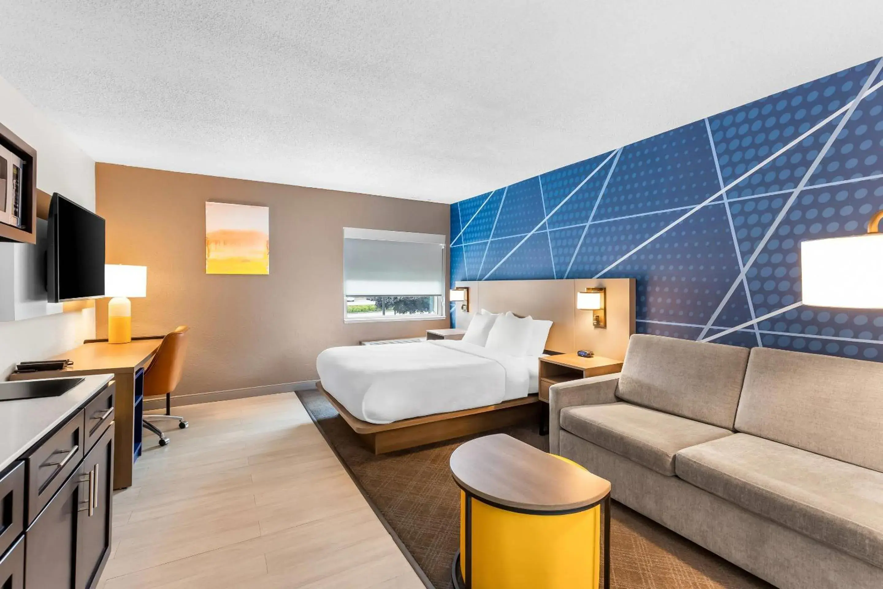 Bedroom, Bed in Comfort Inn Mayfield Heights Cleveland East Bedroom, Bed in Comfort Inn Mayfield Heights Cleveland East