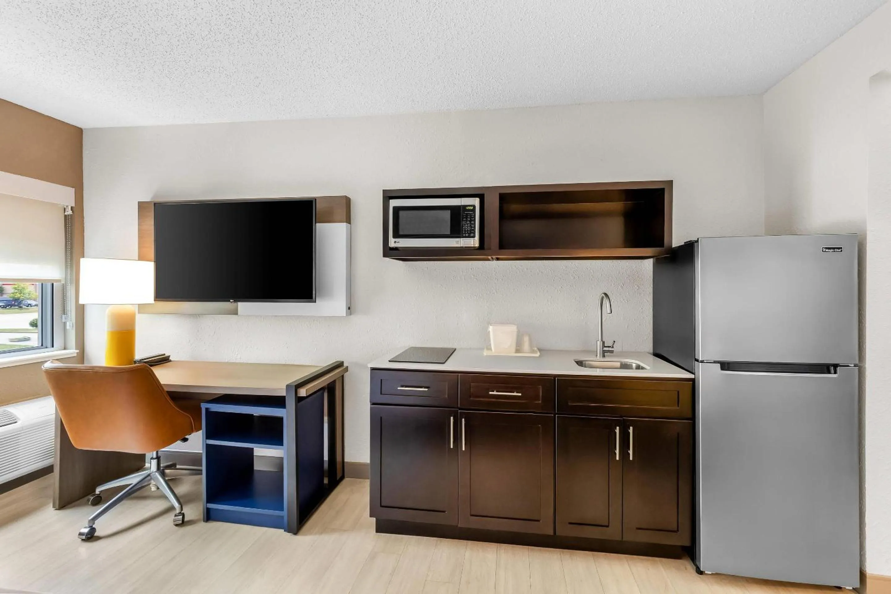 Bedroom in Comfort Inn Mayfield Heights Cleveland East