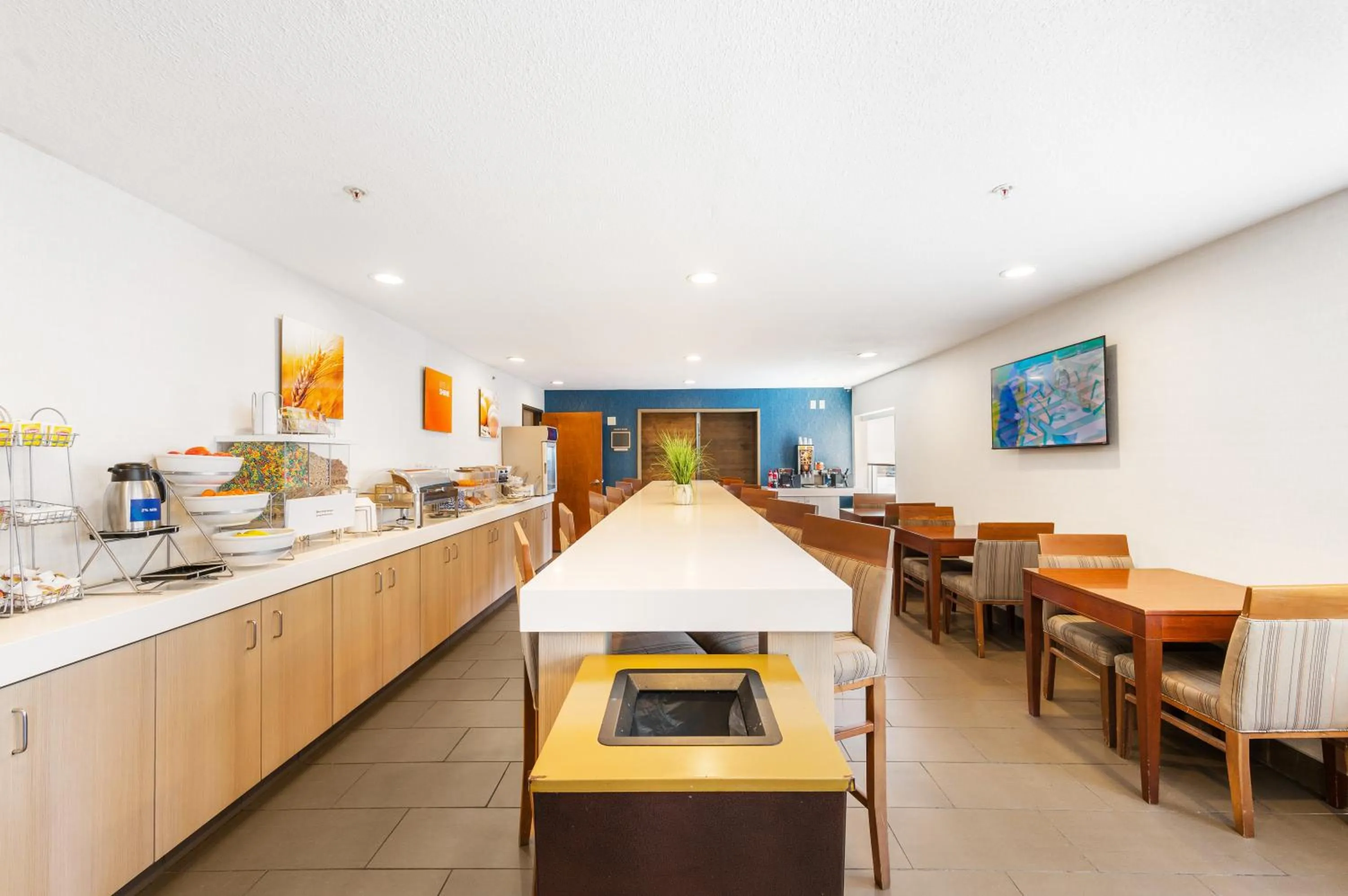 Breakfast in Comfort Inn Mayfield Heights Cleveland East