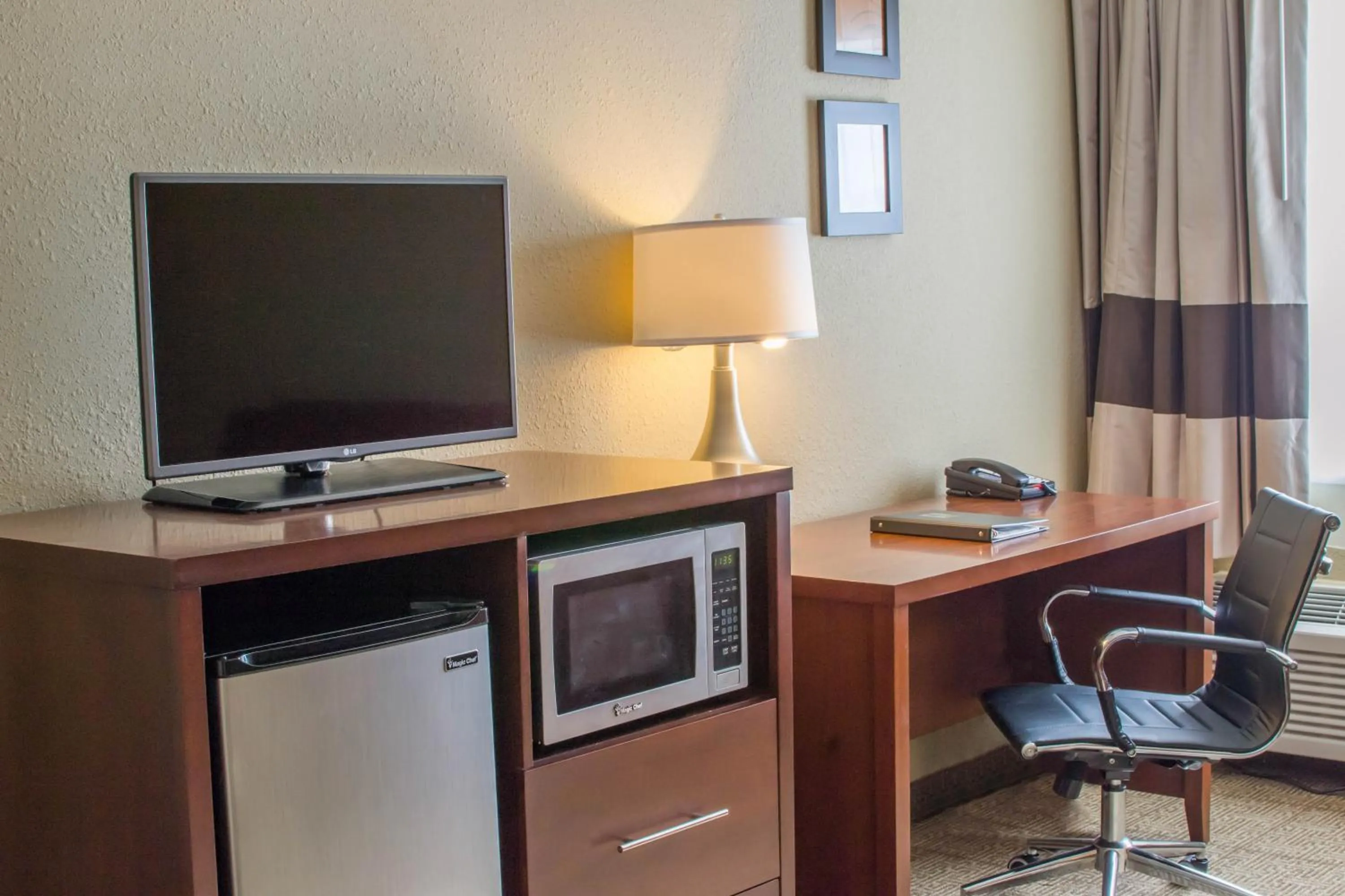 TV and multimedia in Comfort Inn Mayfield Heights Cleveland East