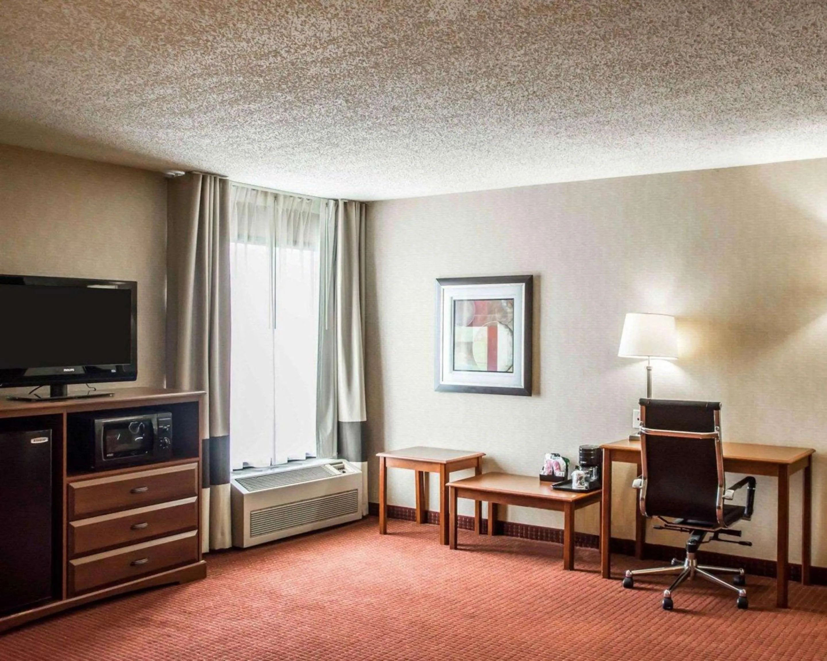 Photo of the whole room in Quality Inn Springboro West