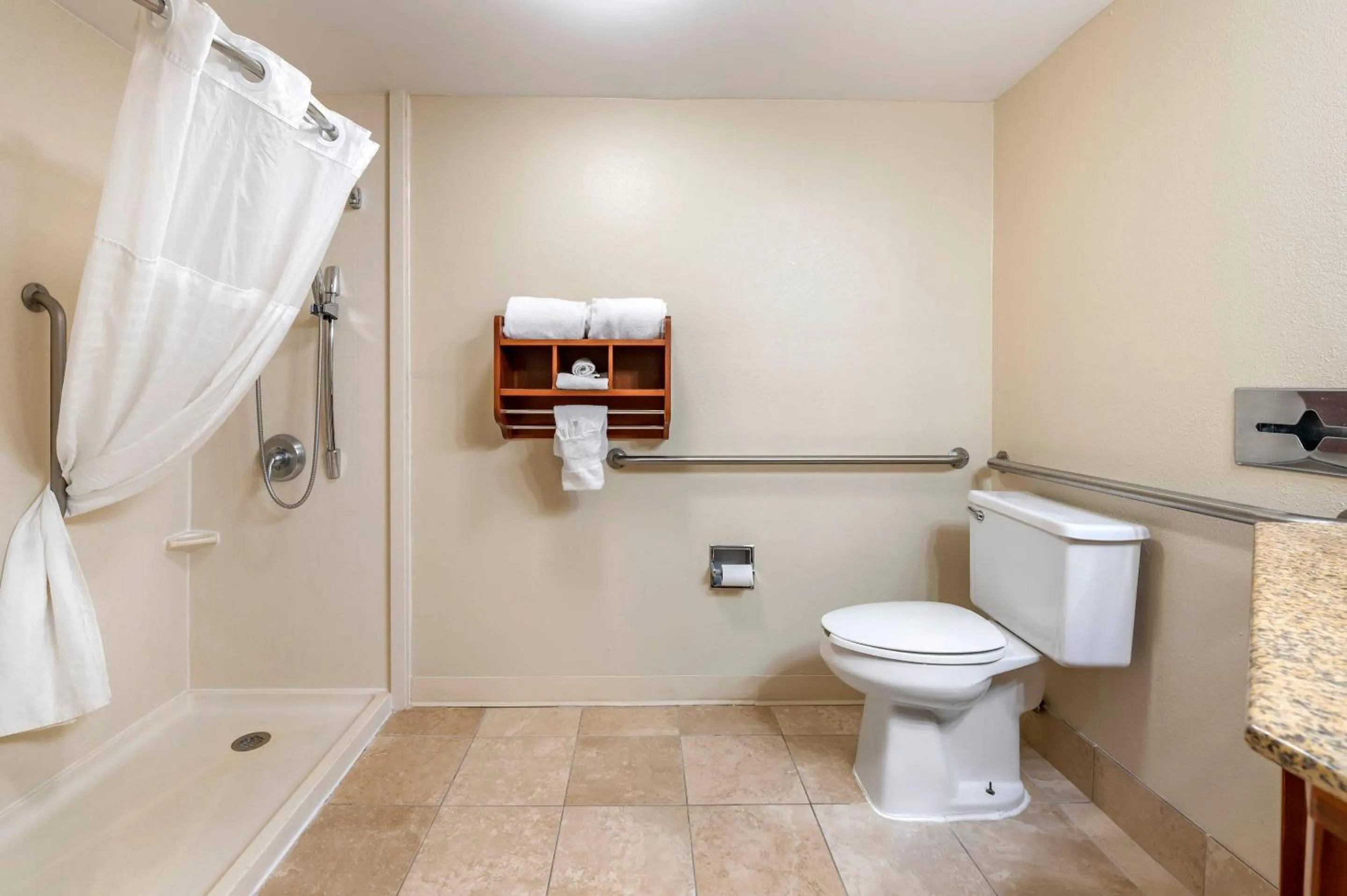 Bedroom in Comfort Inn Oxford - University Area