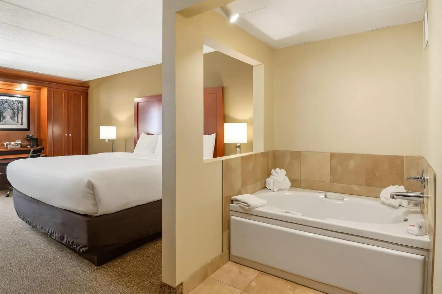 Bedroom, Bed in Comfort Inn Oxford - University Area