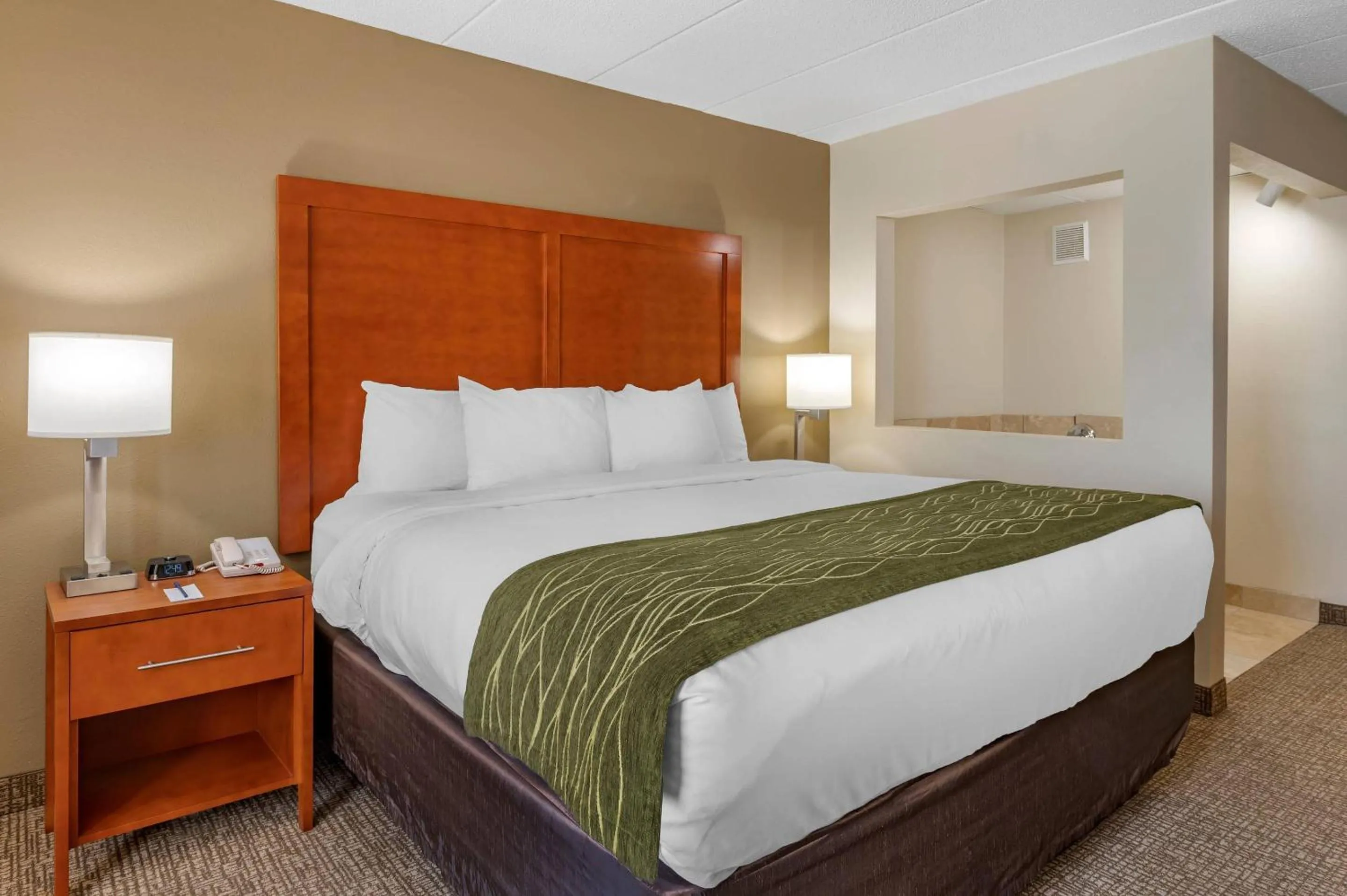 Bedroom, Bed in Comfort Inn Oxford - University Area