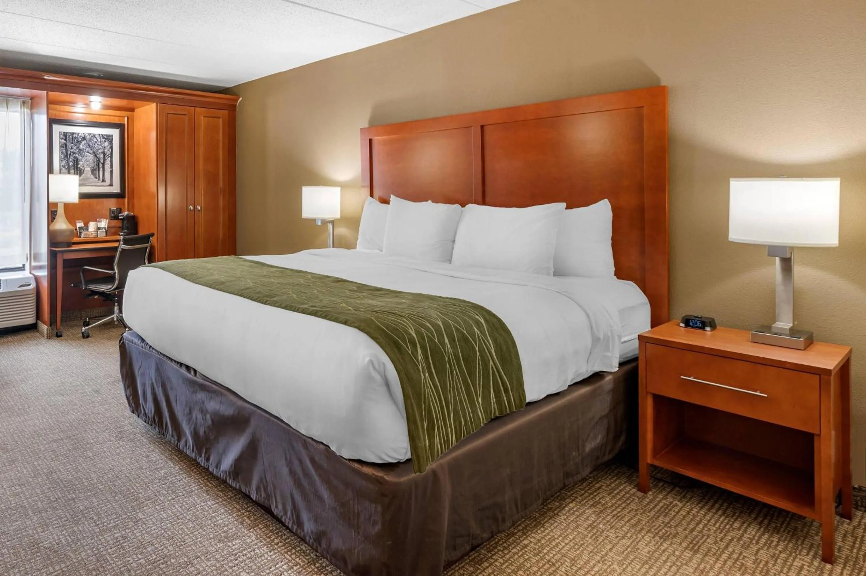 Bedroom, Bed in Comfort Inn Oxford - University Area