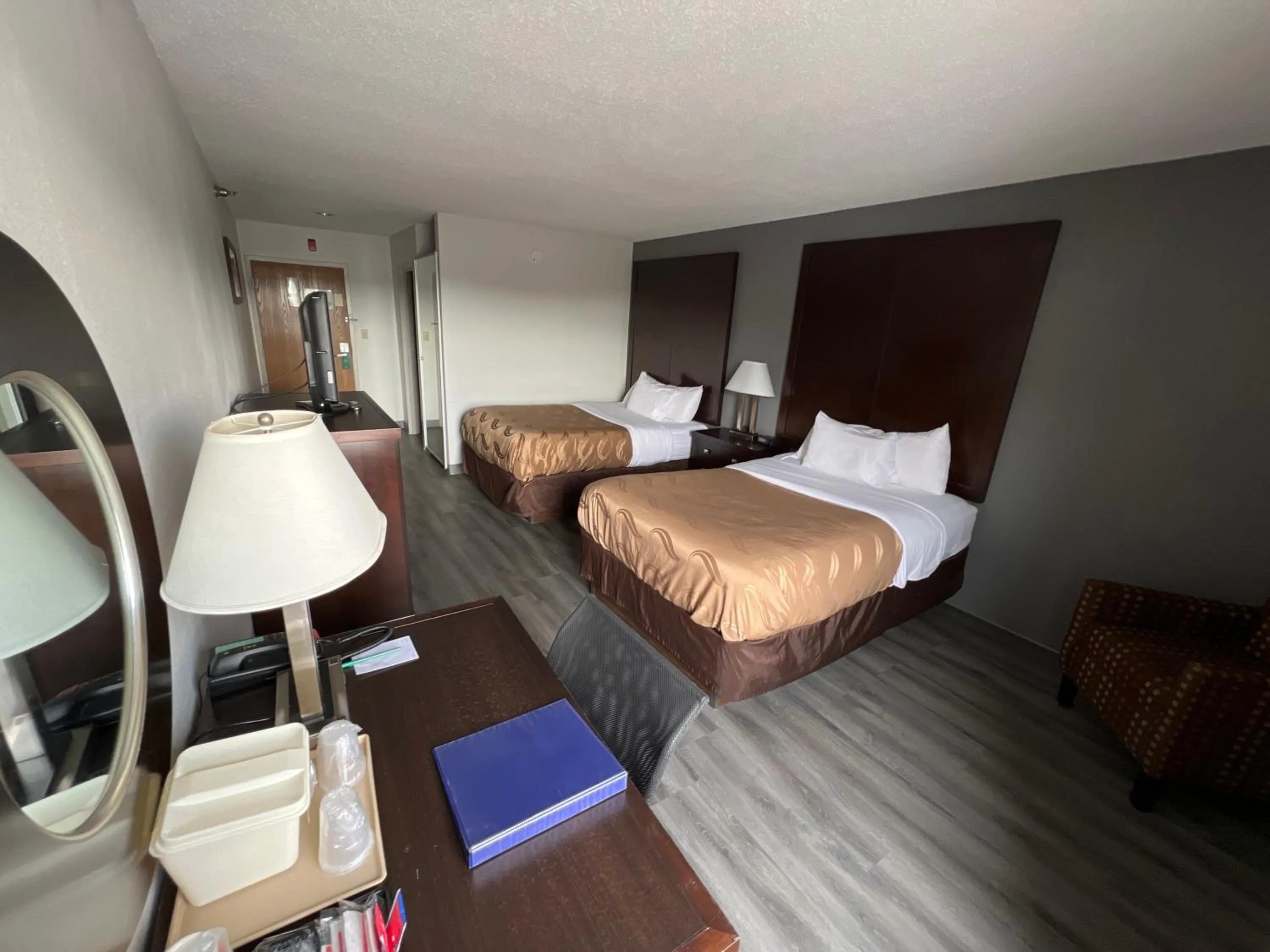 Photo of the whole room, Bed in Quality Inn & Suites Portsmouth