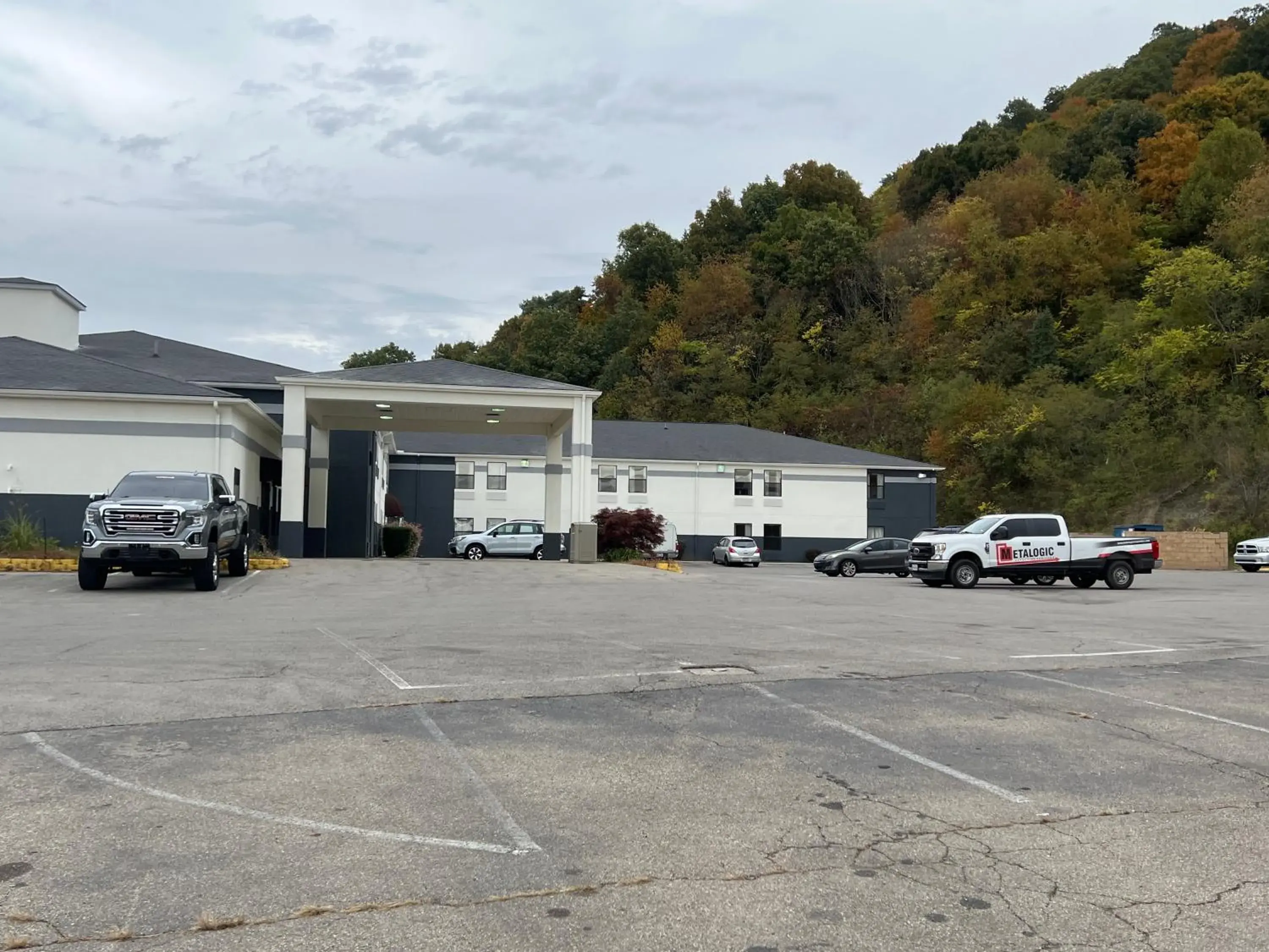 Property building in Quality Inn & Suites Portsmouth Property building in Quality Inn & Suites Portsmouth