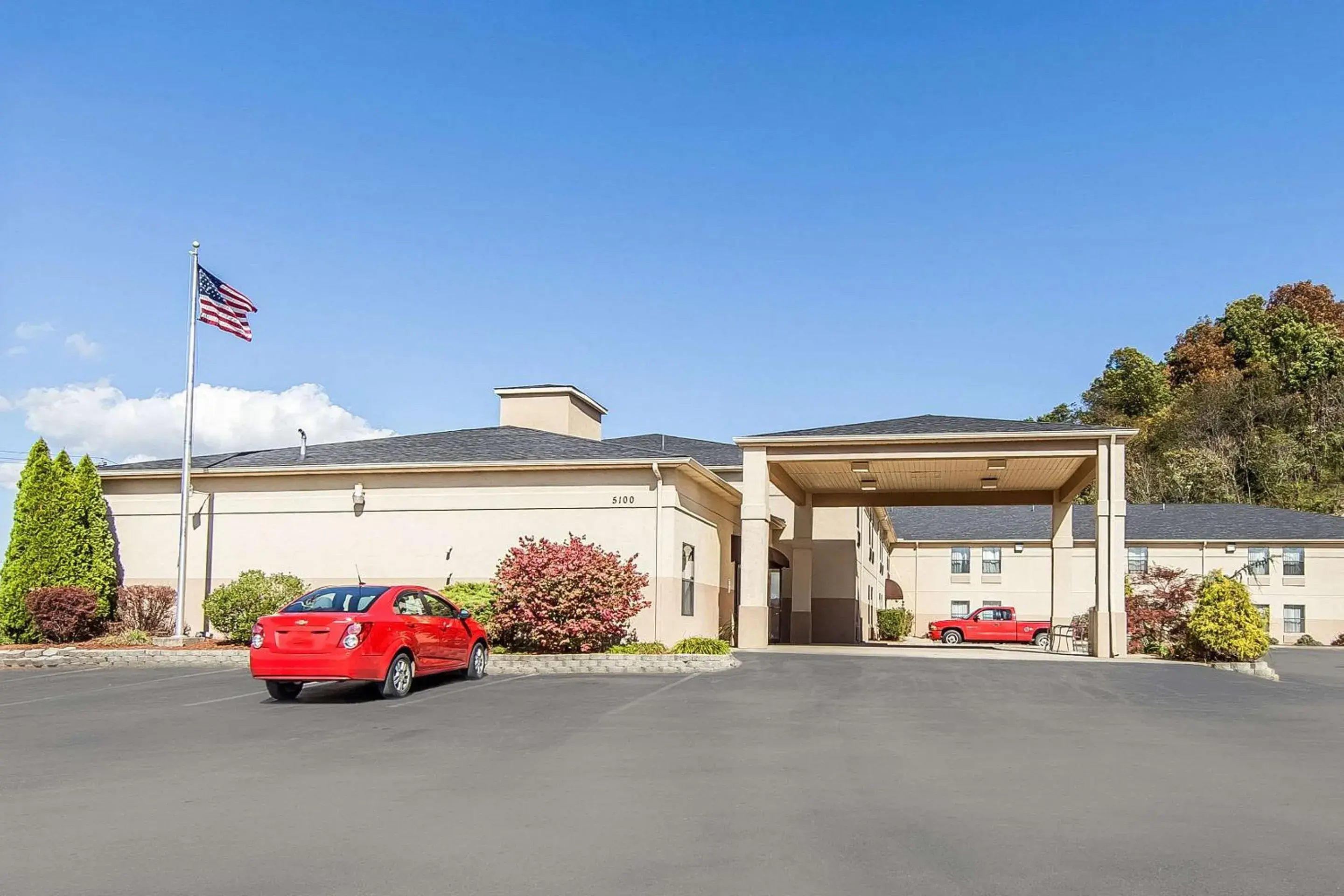 Property building in Quality Inn & Suites Portsmouth Property building in Quality Inn & Suites Portsmouth