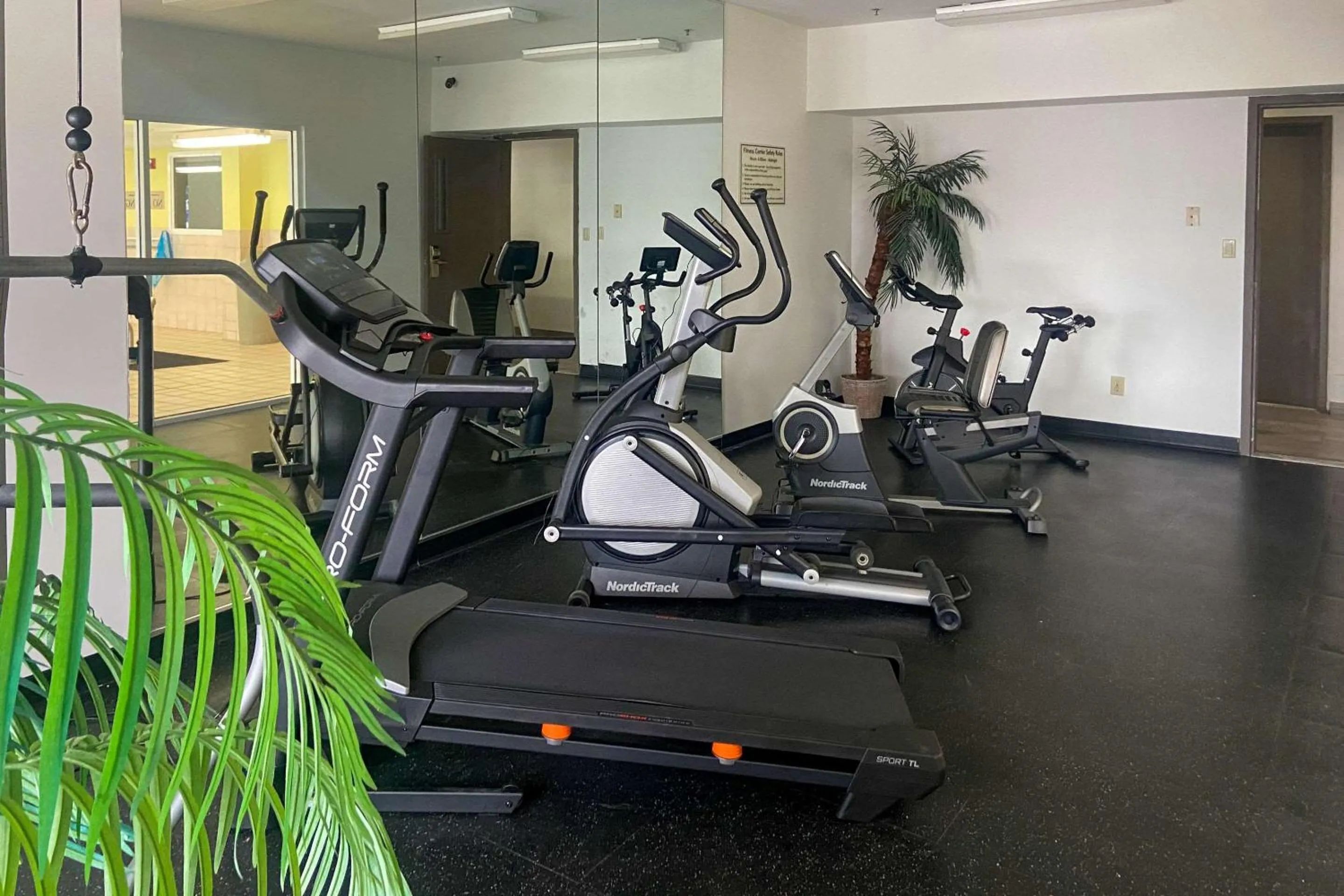 Fitness centre/facilities in Quality Inn & Suites Cincinnati Sharonville