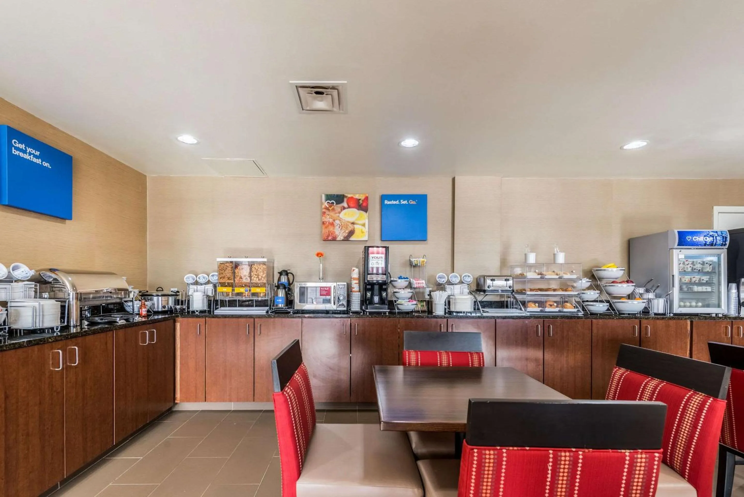 Restaurant/places to eat in Comfort Inn & Suites Dayton North