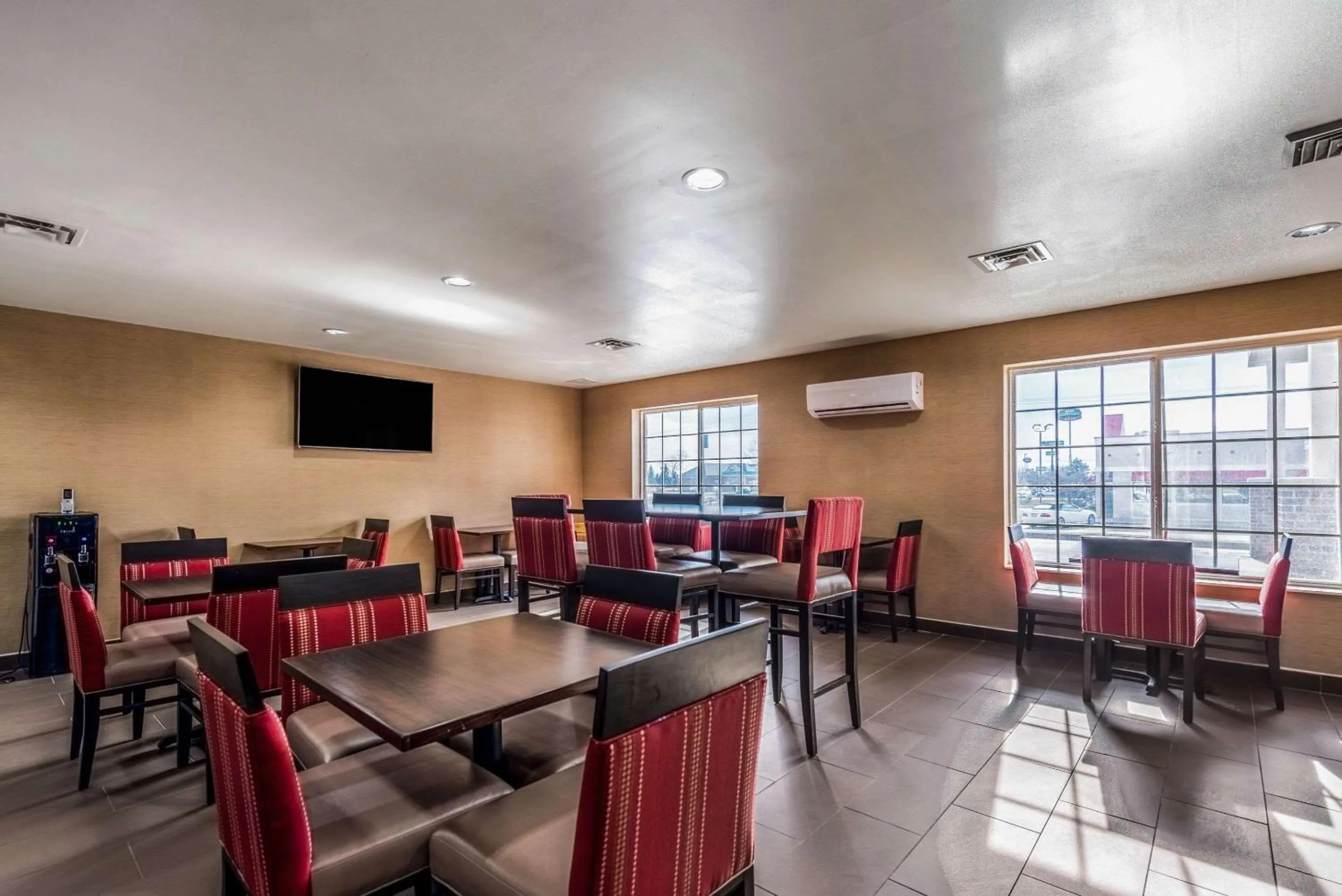 Restaurant/places to eat in Comfort Inn & Suites Dayton North