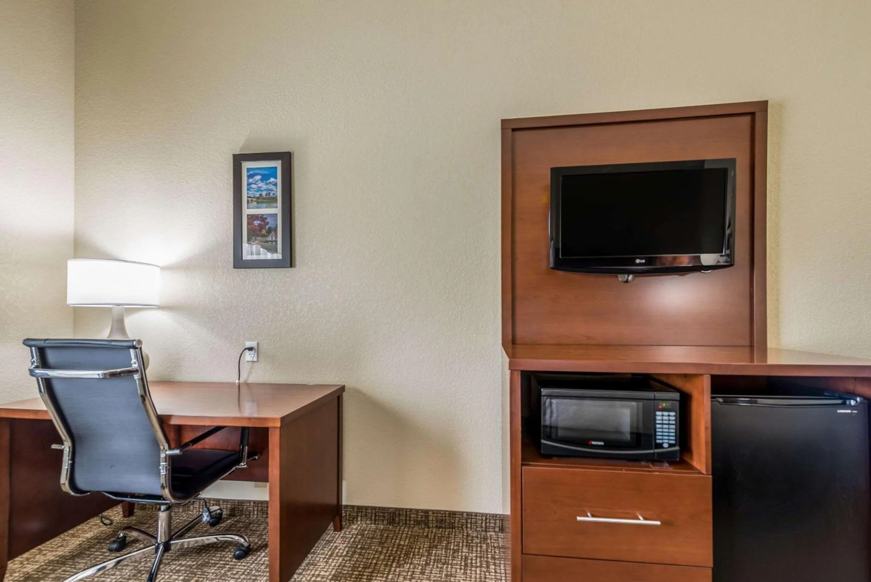 Photo of the whole room in Comfort Inn & Suites Dayton North