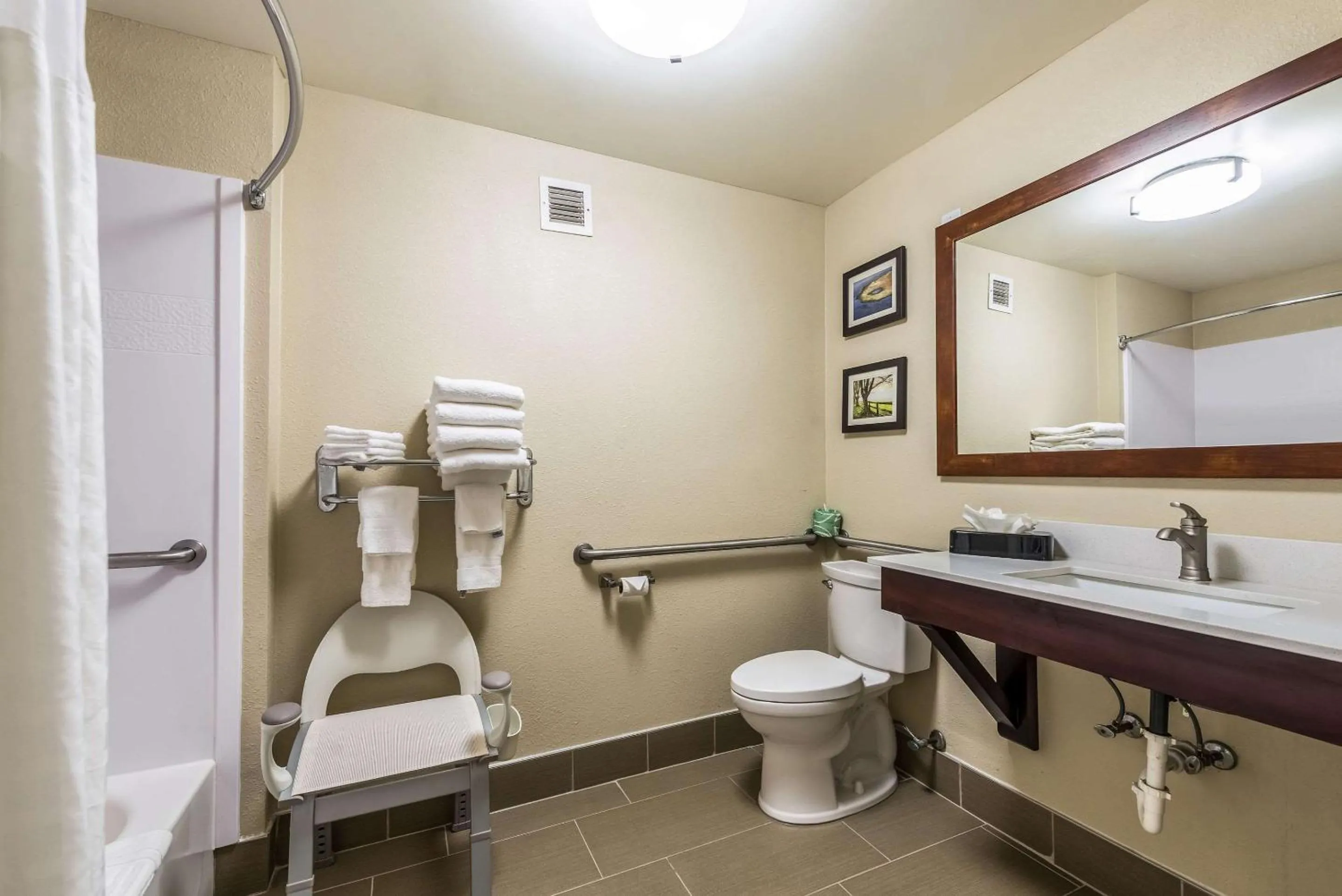 Photo of the whole room in Comfort Inn & Suites Dayton North