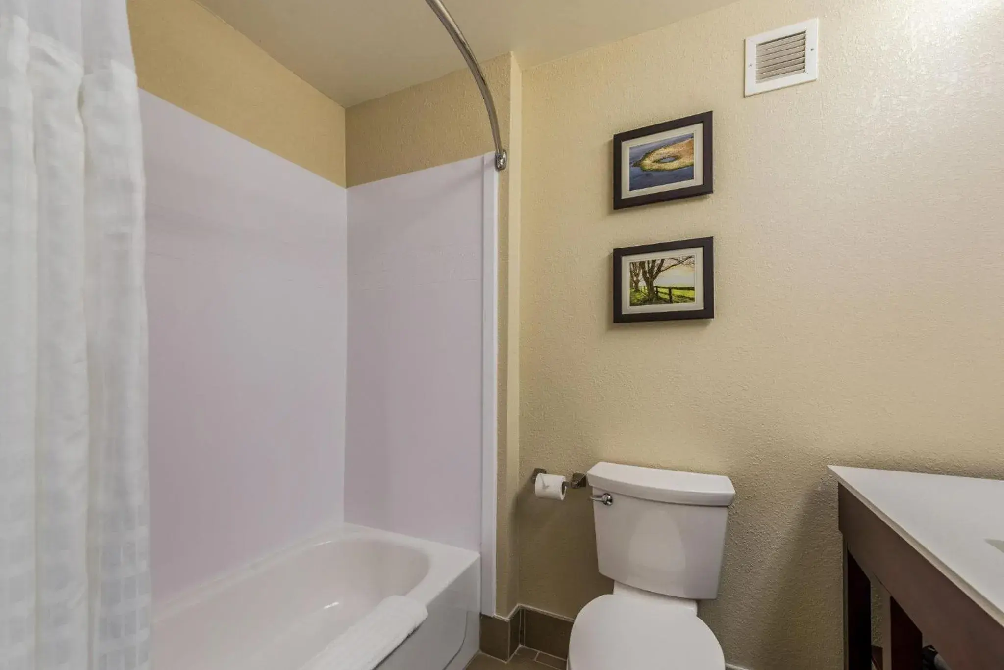 King Room with Roll-In Shower - Accessible/Non-Smoking in Comfort Inn & Suites Dayton North King Room with Roll-In Shower - Accessible/Non-Smoking in Comfort Inn & Suites Dayton North