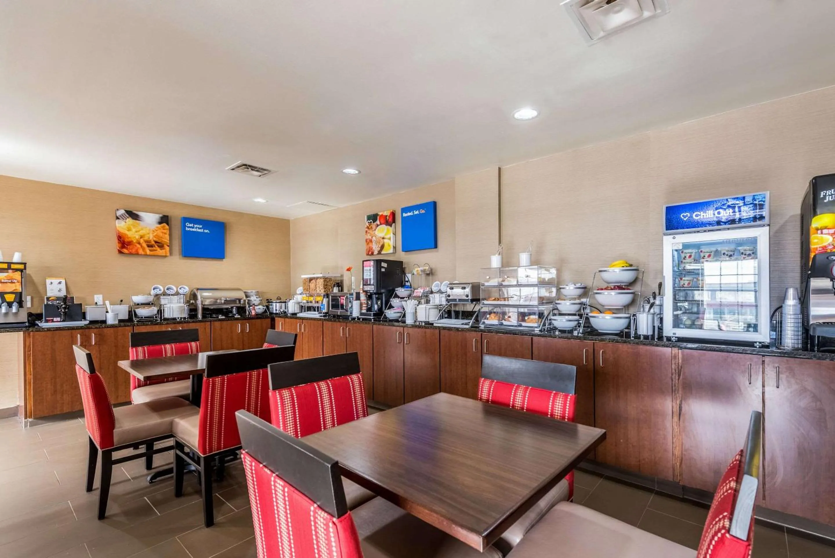 Restaurant/places to eat in Comfort Inn & Suites Dayton North