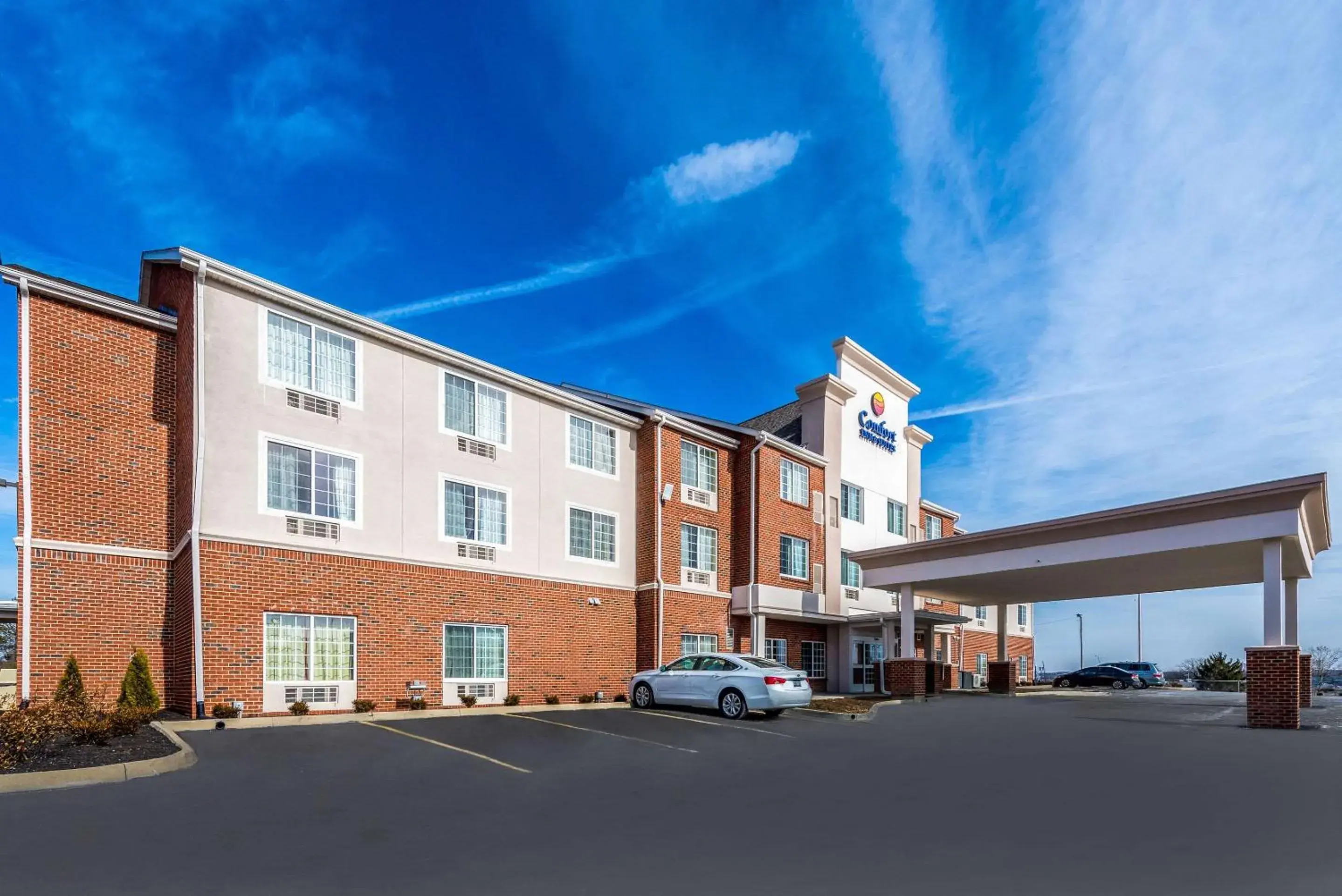 Property building in Comfort Inn & Suites Dayton North Property building in Comfort Inn & Suites Dayton North