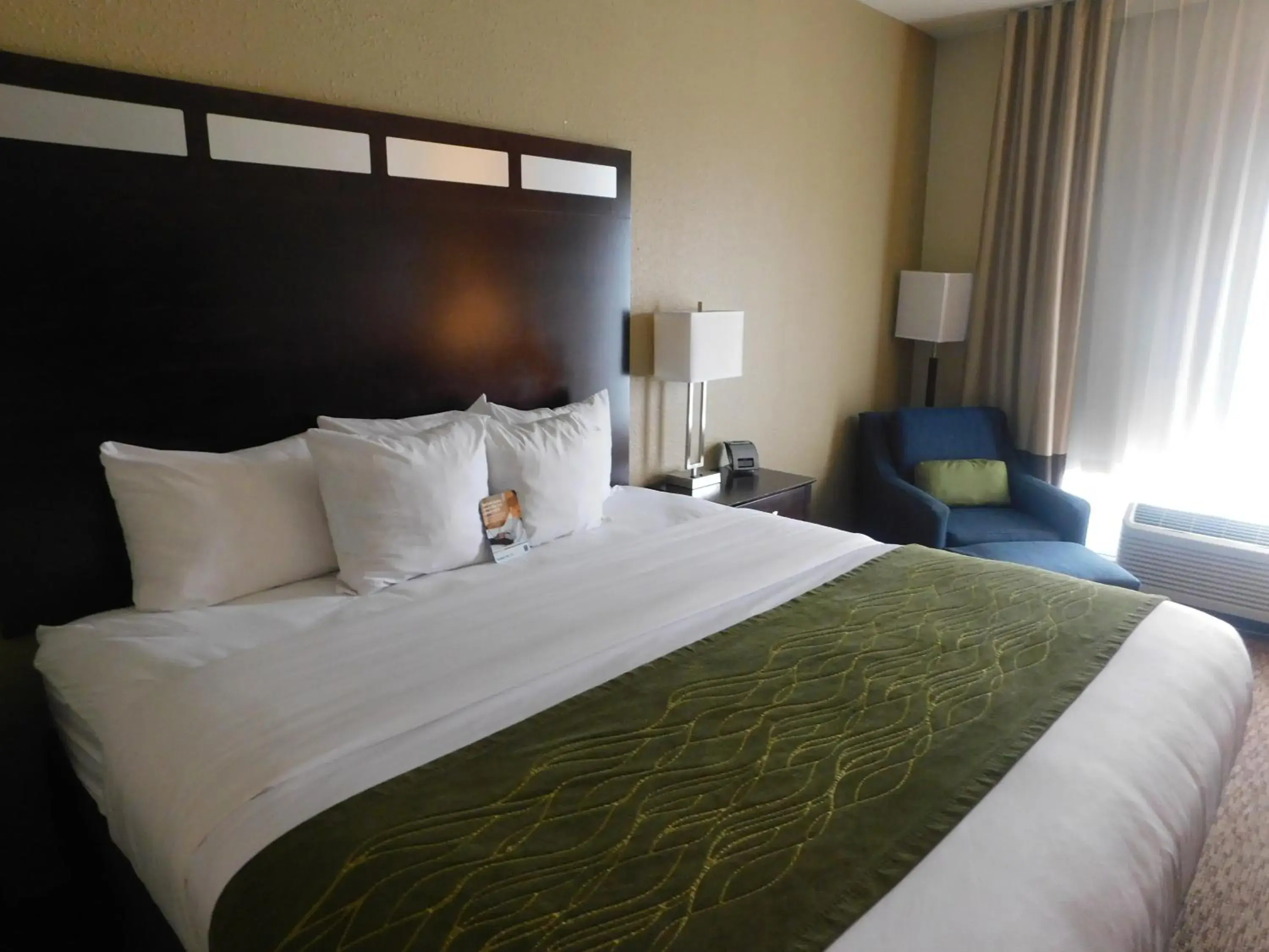 Bed in Comfort Inn St Clairsville Bed in Comfort Inn St Clairsville