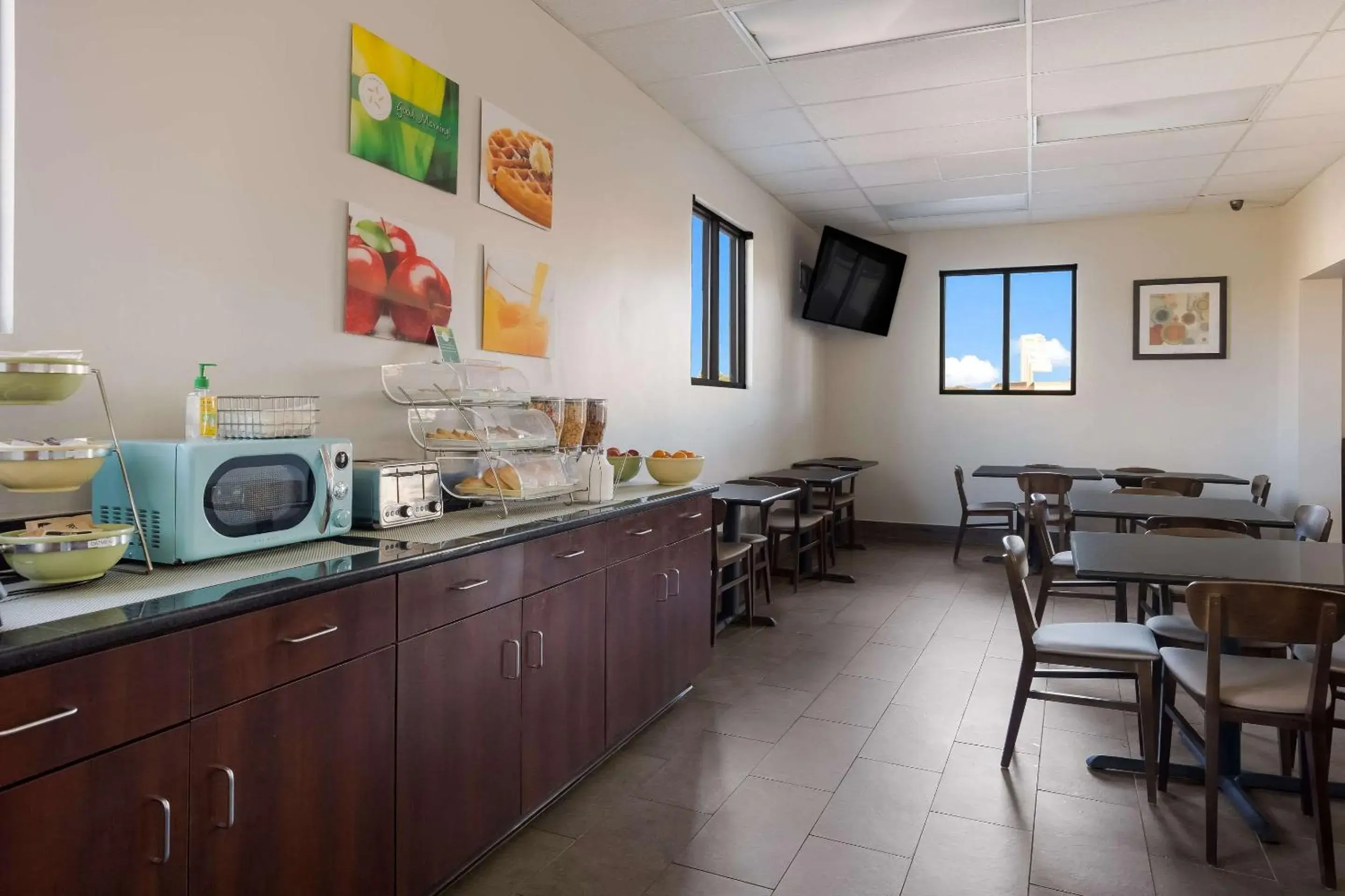 Breakfast in Quality Inn Hall of Fame Breakfast in Quality Inn Hall of Fame