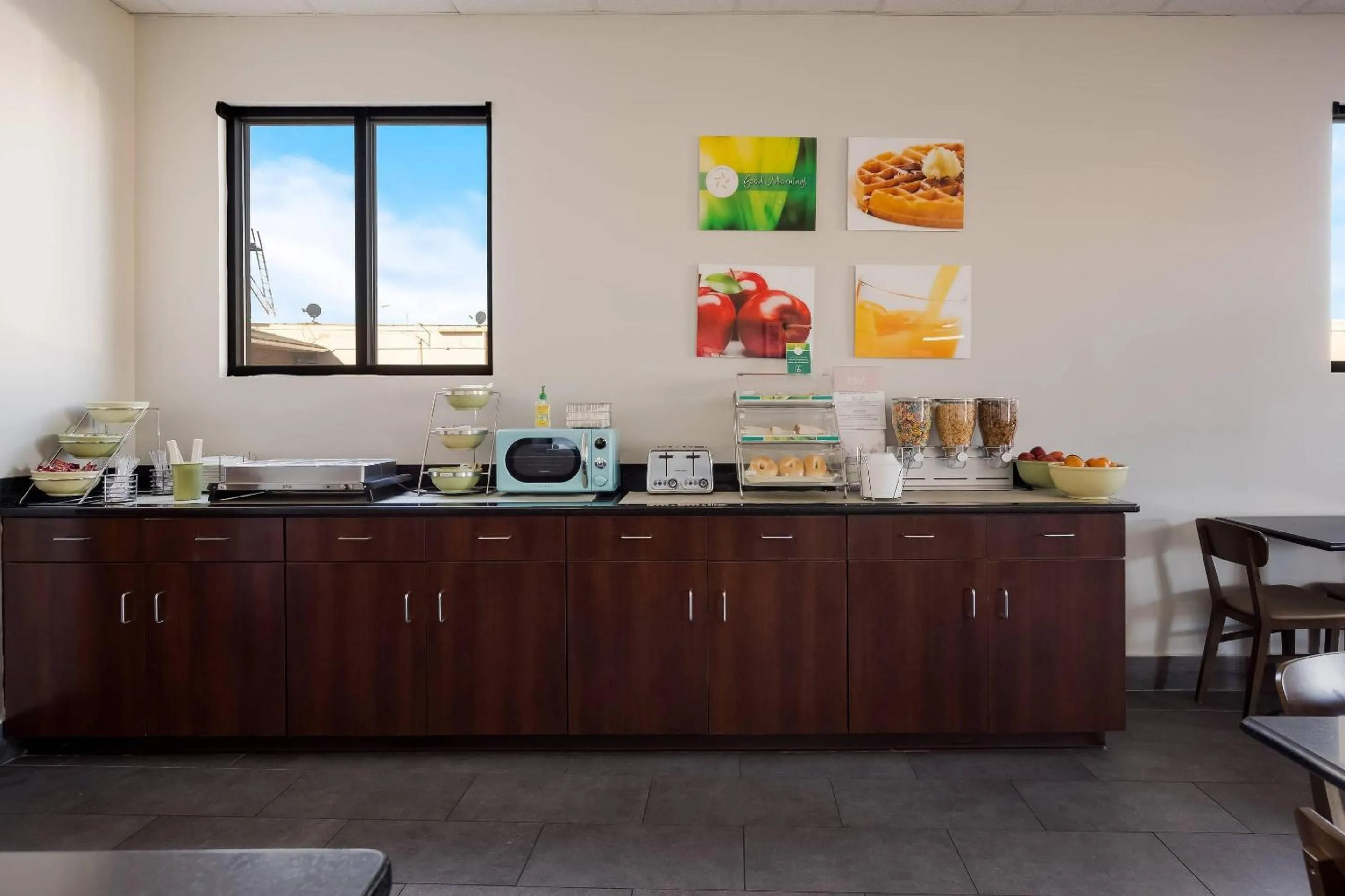 Breakfast in Quality Inn Hall of Fame