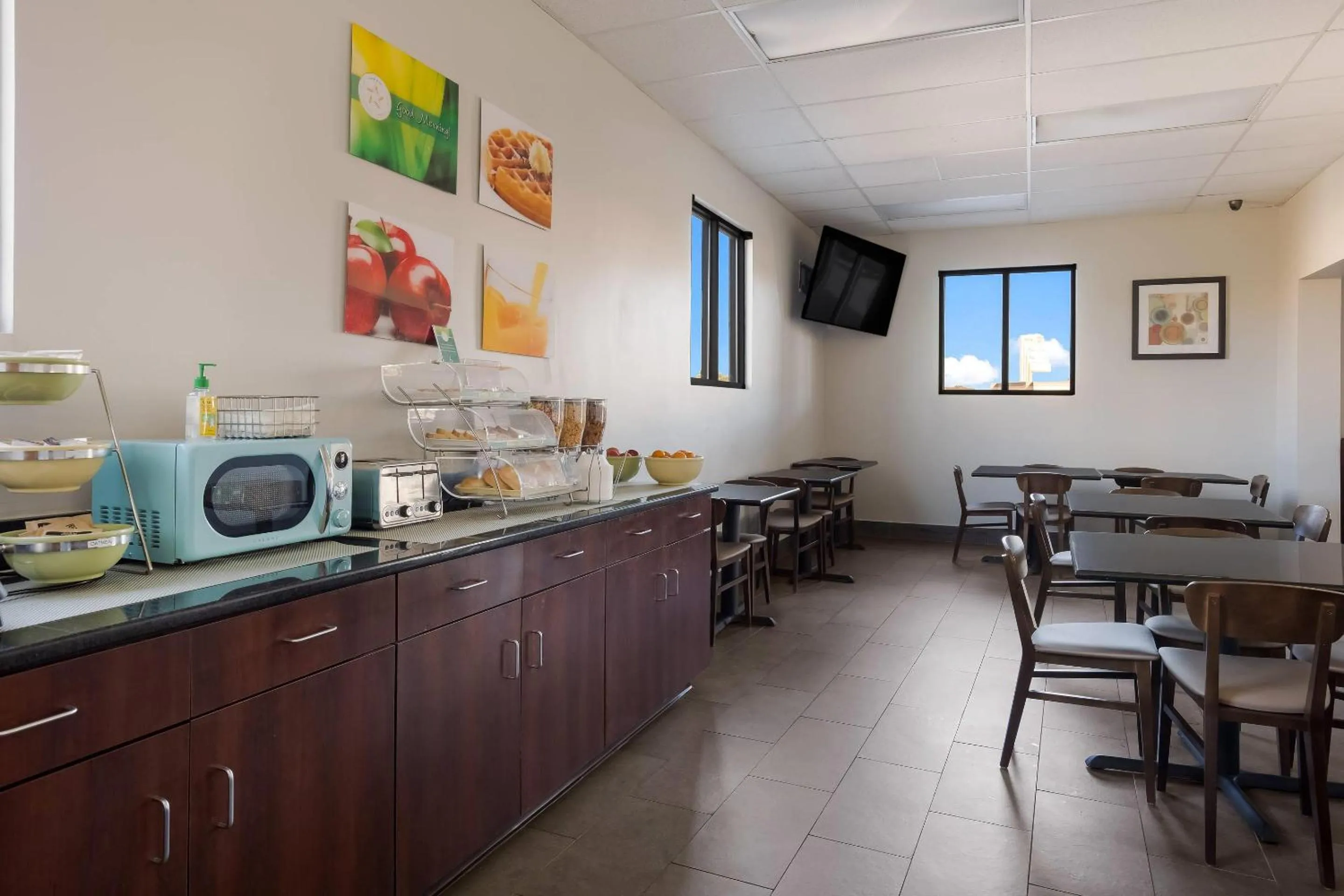 Breakfast in Quality Inn Hall of Fame