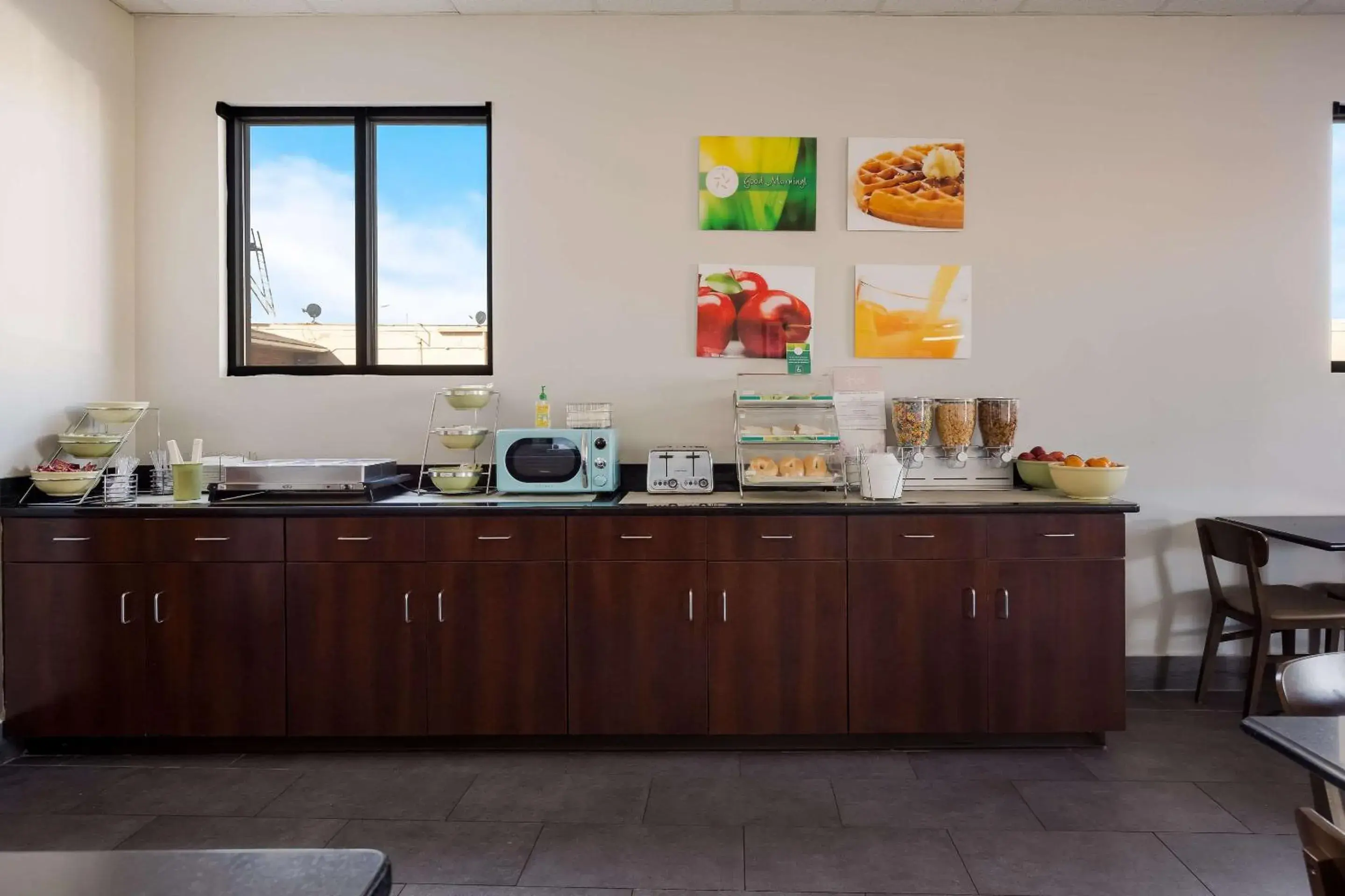 Breakfast in Quality Inn Hall of Fame Breakfast in Quality Inn Hall of Fame