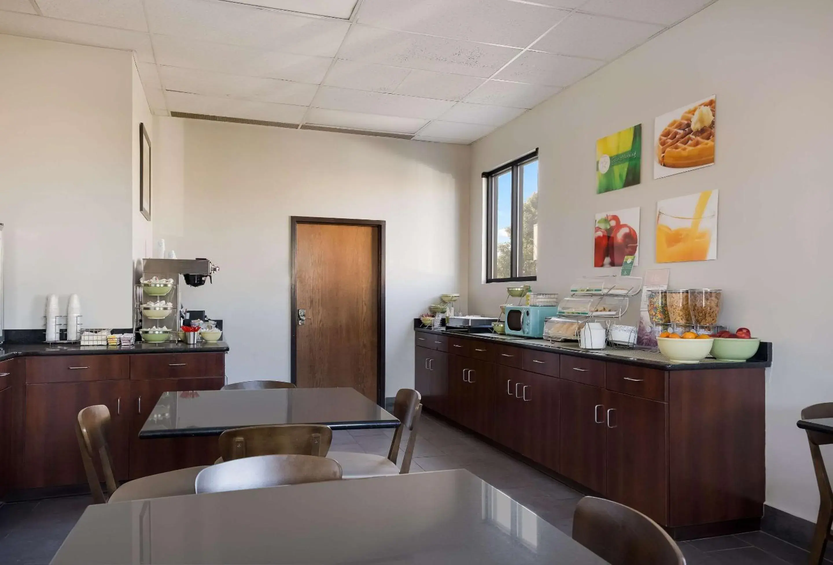 Breakfast in Quality Inn Hall of Fame Breakfast in Quality Inn Hall of Fame