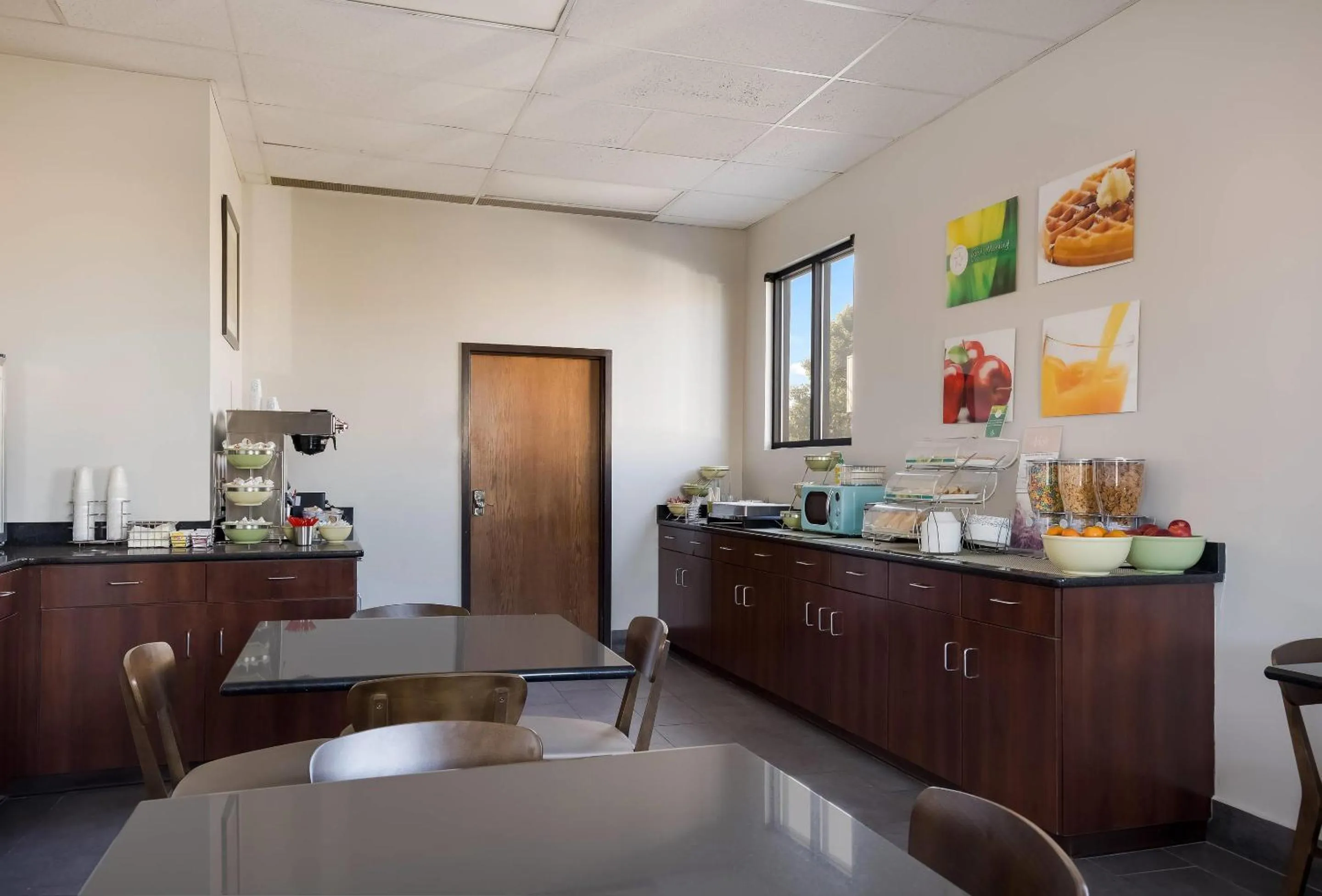 Breakfast in Quality Inn Hall of Fame