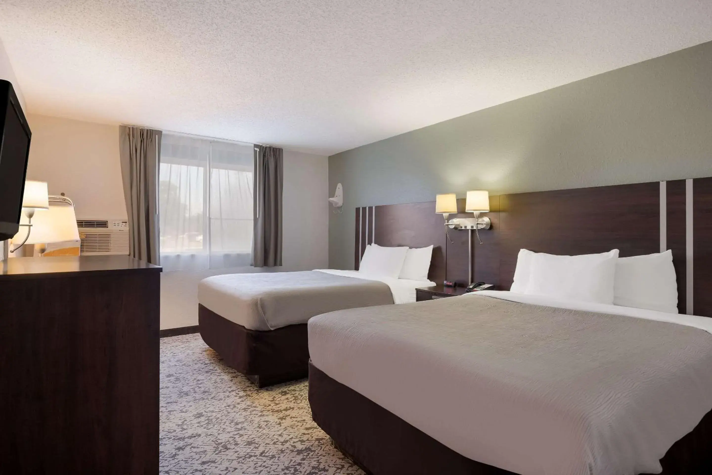 Bedroom, Bed in Quality Inn Hall of Fame Bedroom, Bed in Quality Inn Hall of Fame