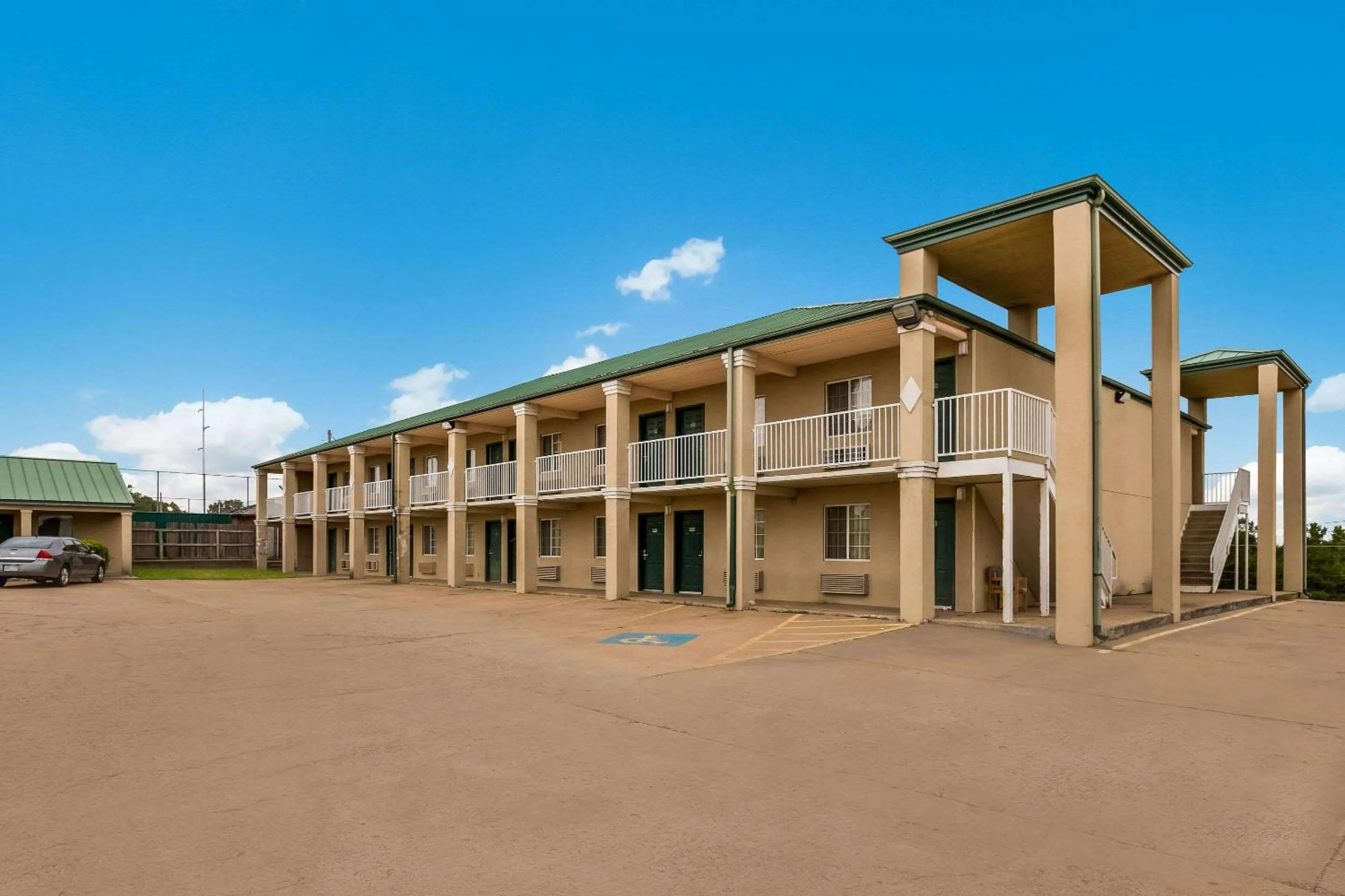 Property building in Econo Lodge Bartlesville Hwy 75