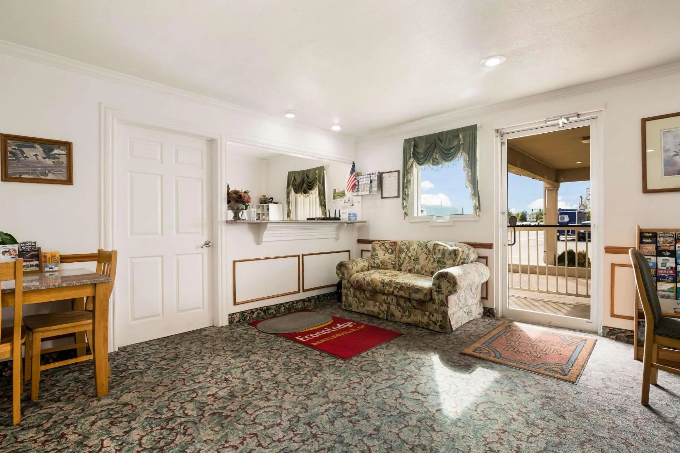 Breakfast in Econo Lodge Bartlesville Hwy 75