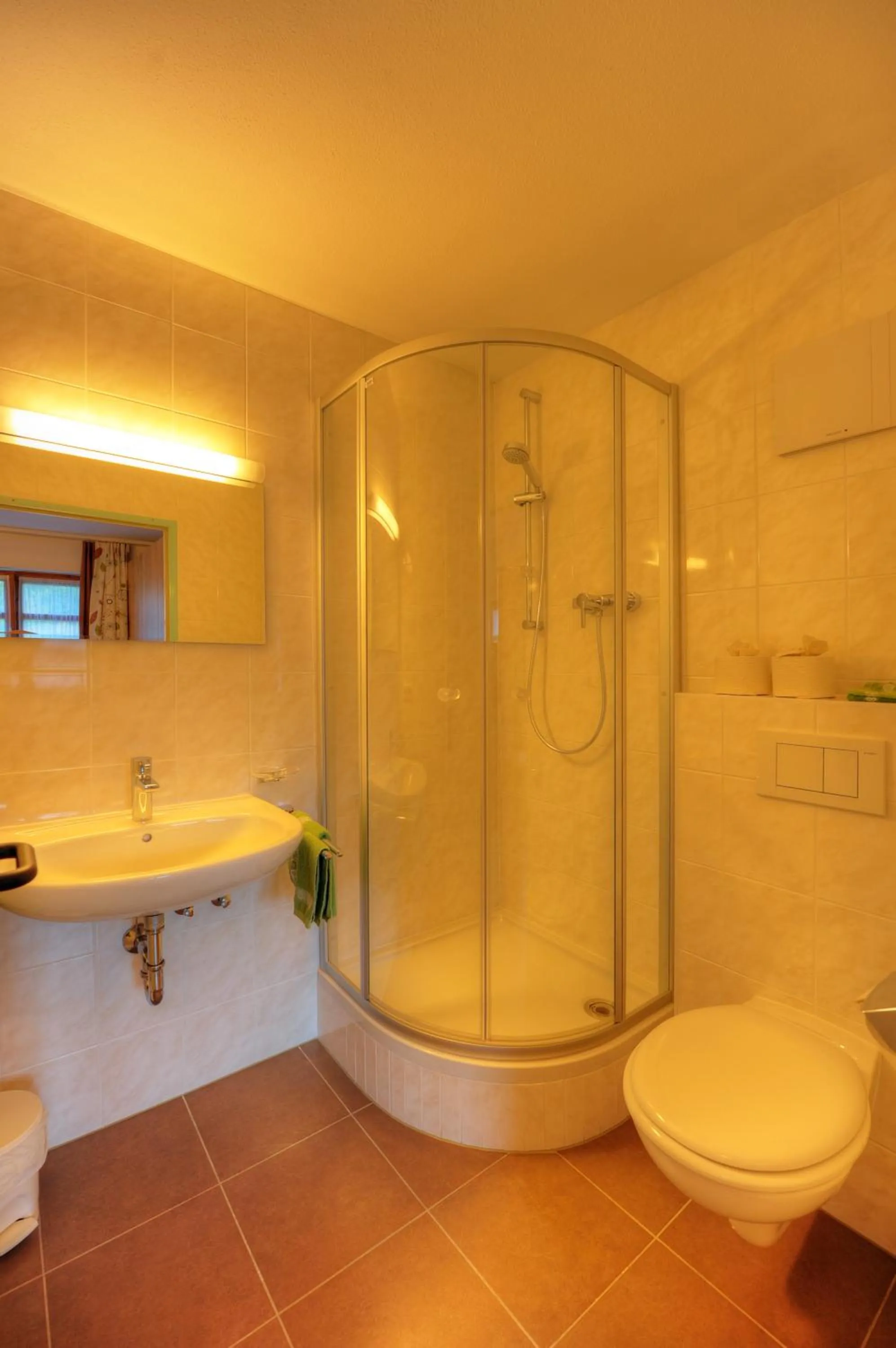 Shower in Wally Berg-Appartements