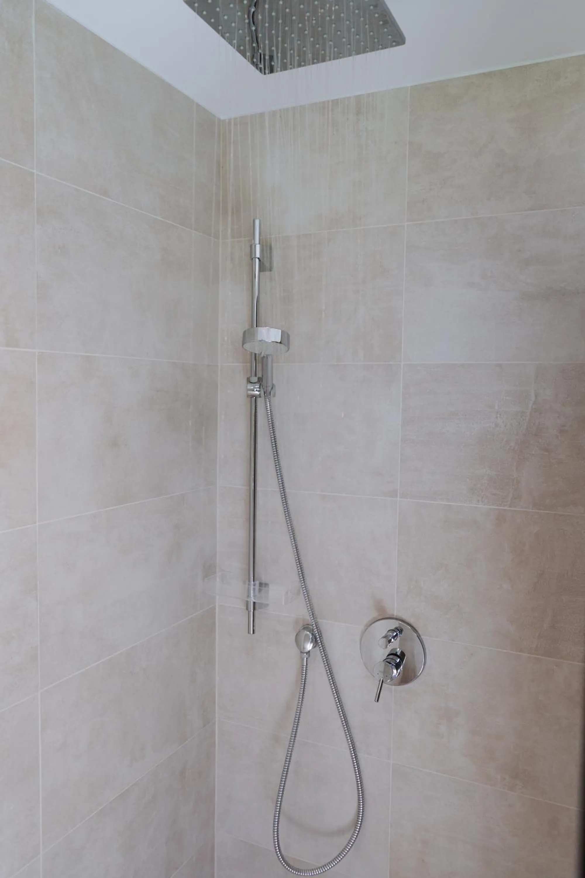 Shower in Wally Berg-Appartements