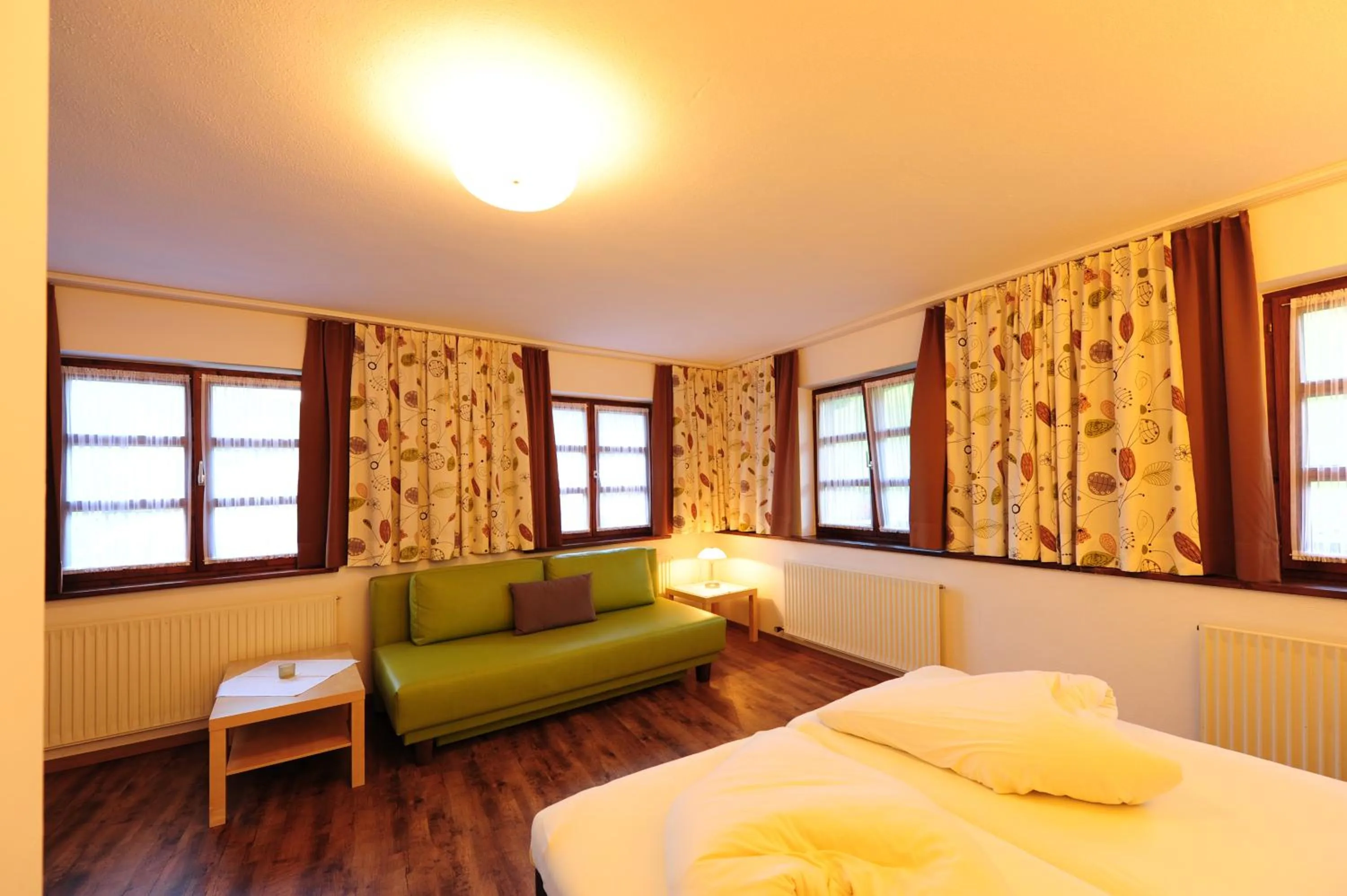 Photo of the whole room, Bed in Wally Berg-Appartements