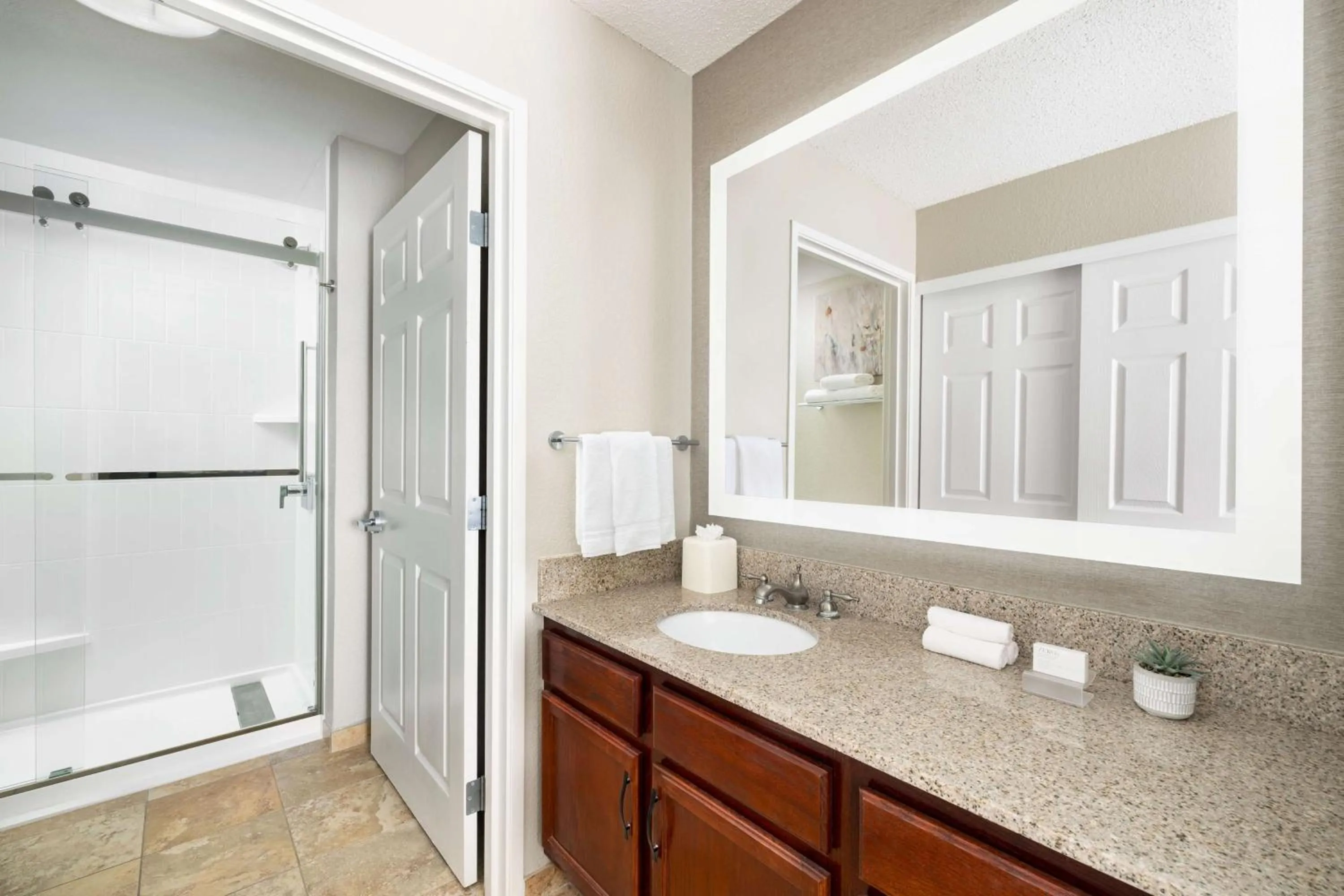 Bathroom in Homewood Suites by Hilton Dallas-DFW Airport N-Grapevine