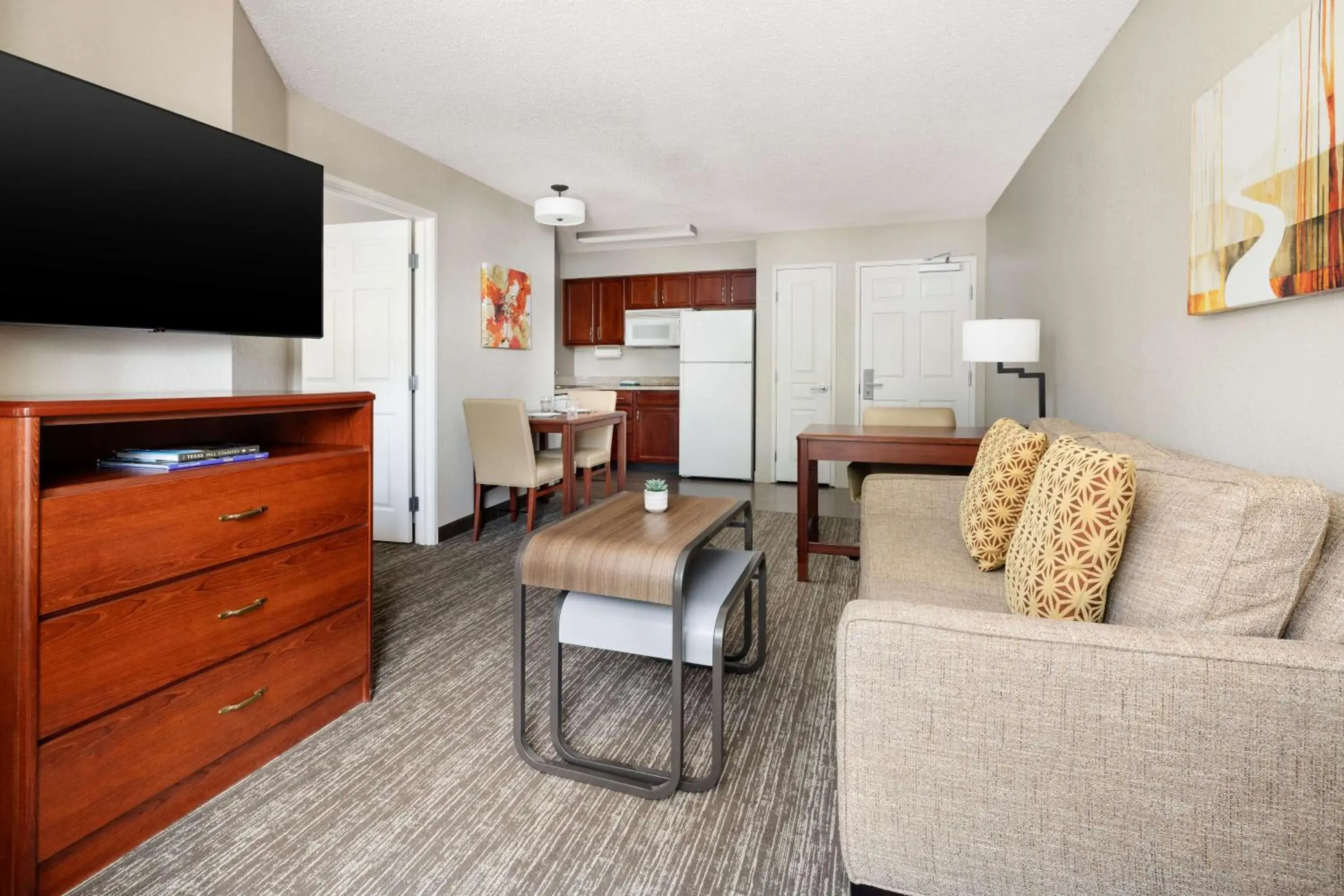Living room in Homewood Suites by Hilton Dallas-DFW Airport N-Grapevine Living room in Homewood Suites by Hilton Dallas-DFW Airport N-Grapevine