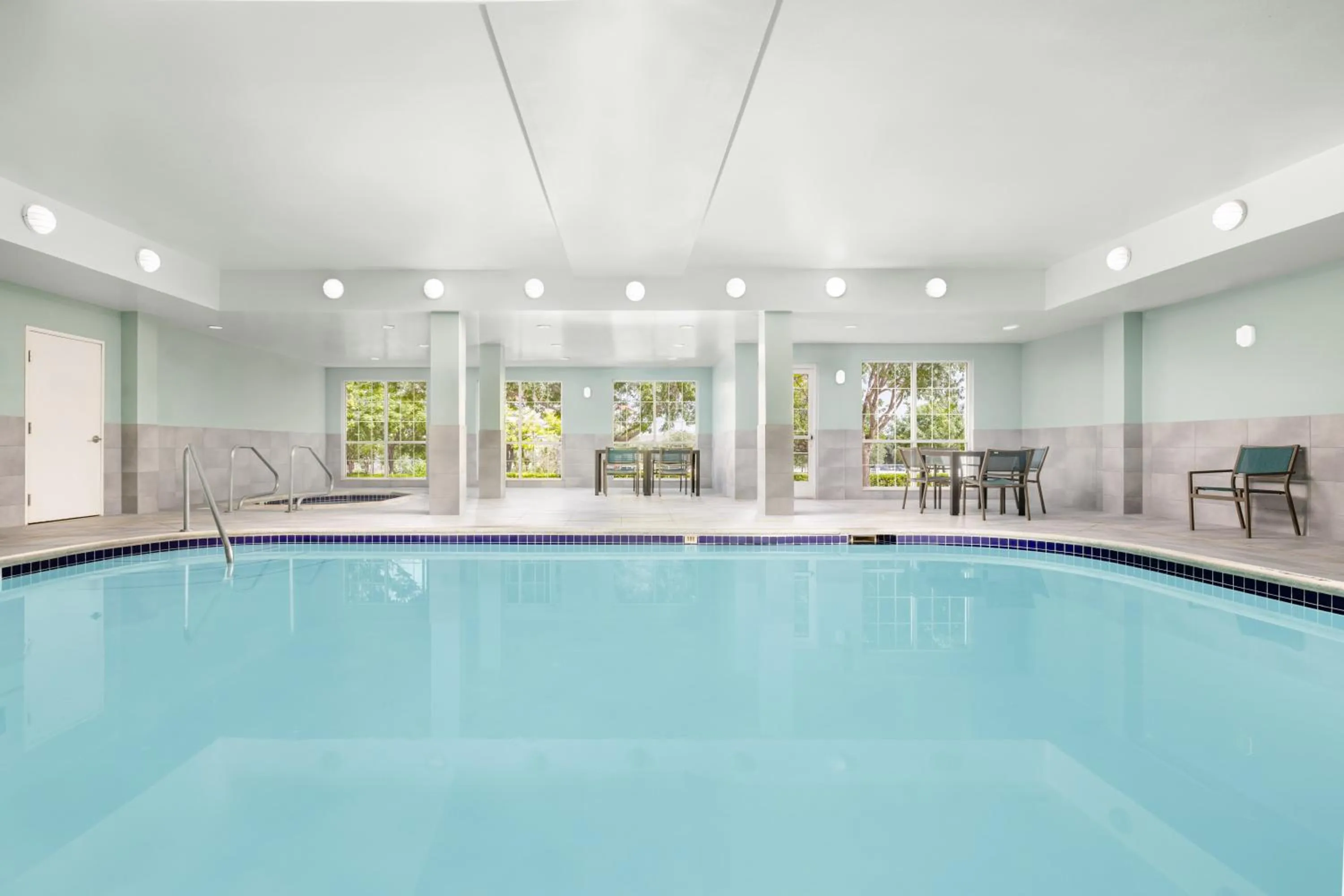 Swimming pool in Homewood Suites by Hilton Dallas-DFW Airport N-Grapevine