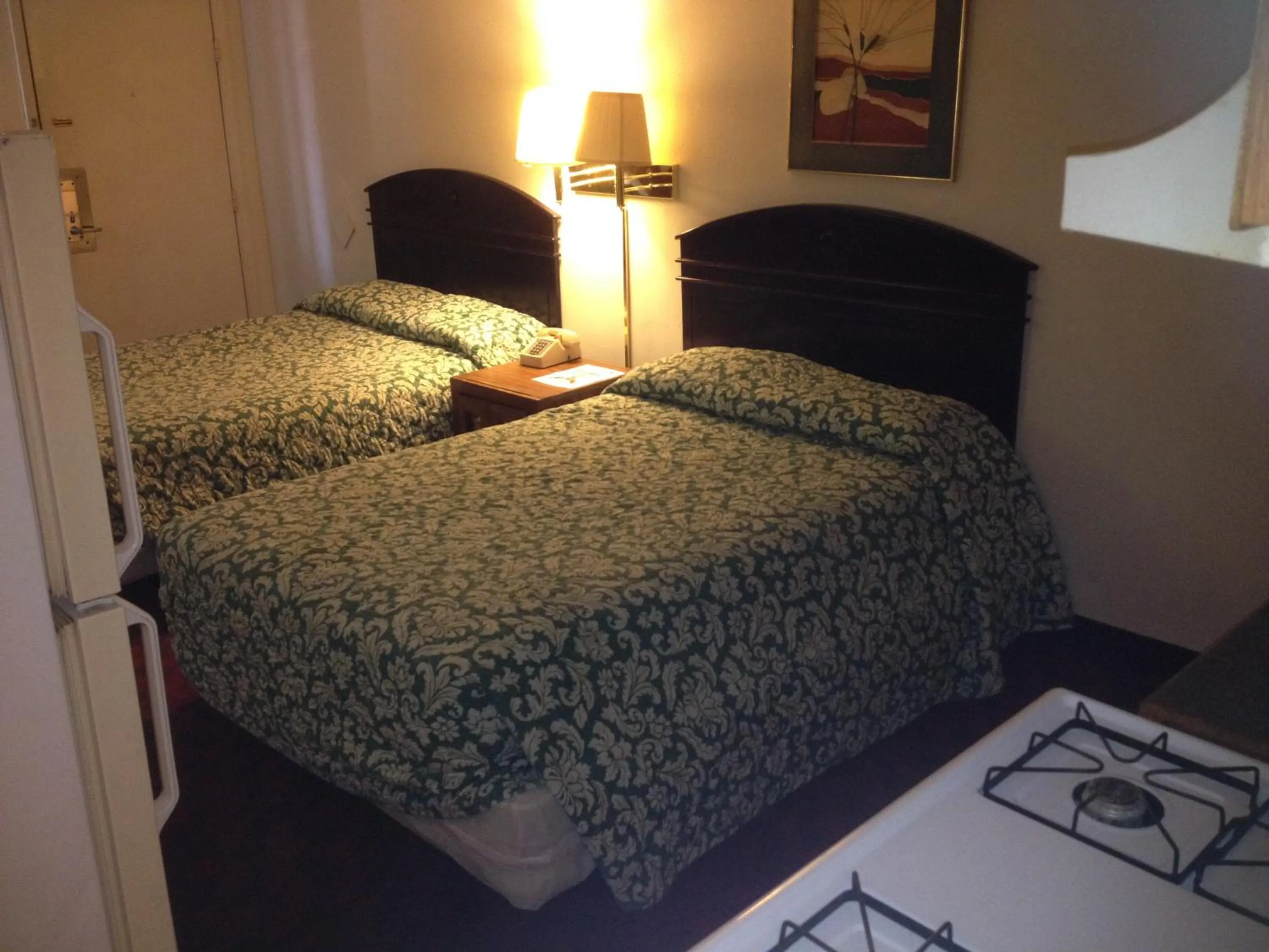 Kitchen or kitchenette, Bed in American Dream Inn