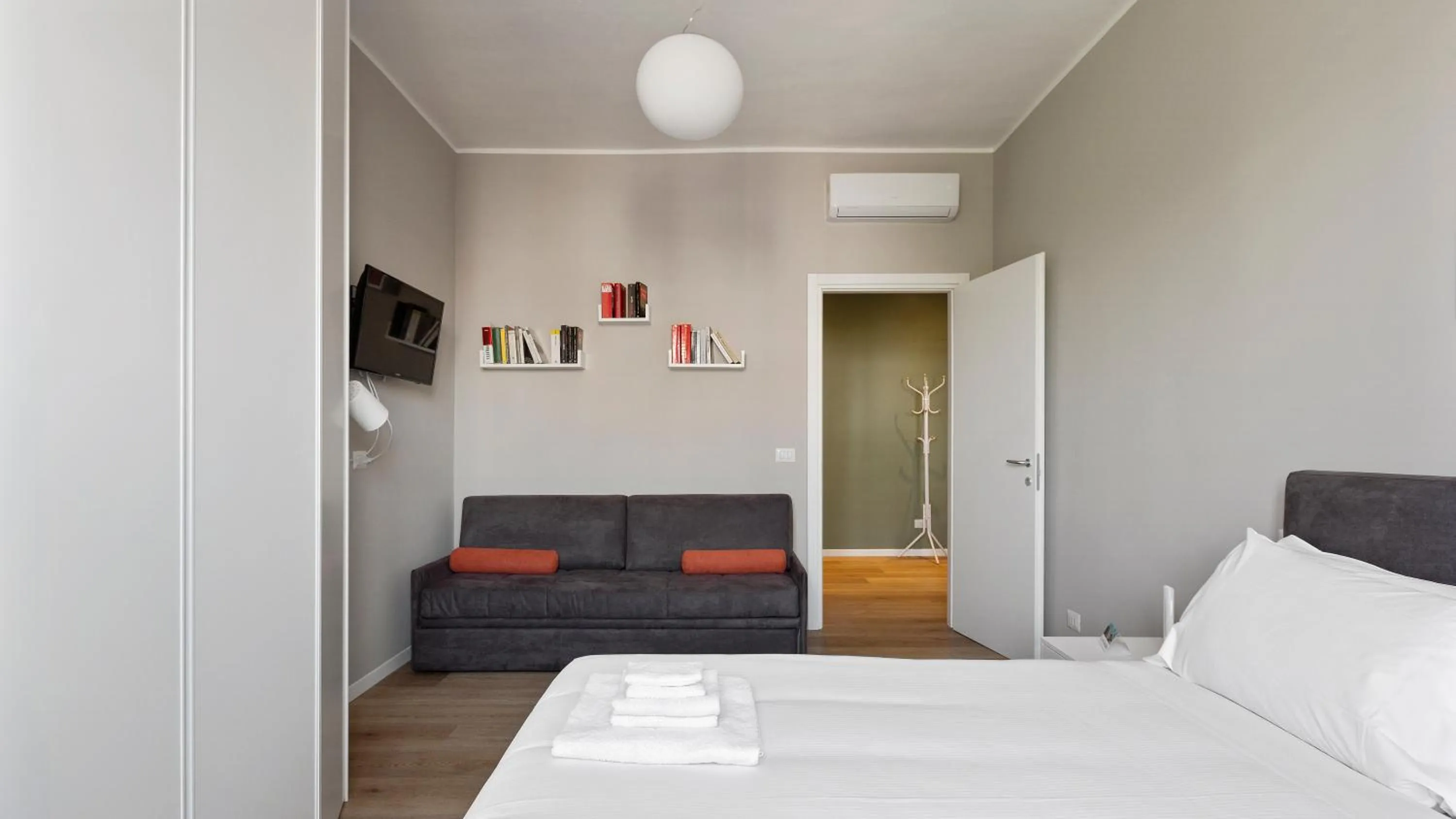 Bed in Italianway - Largo Allegri 4