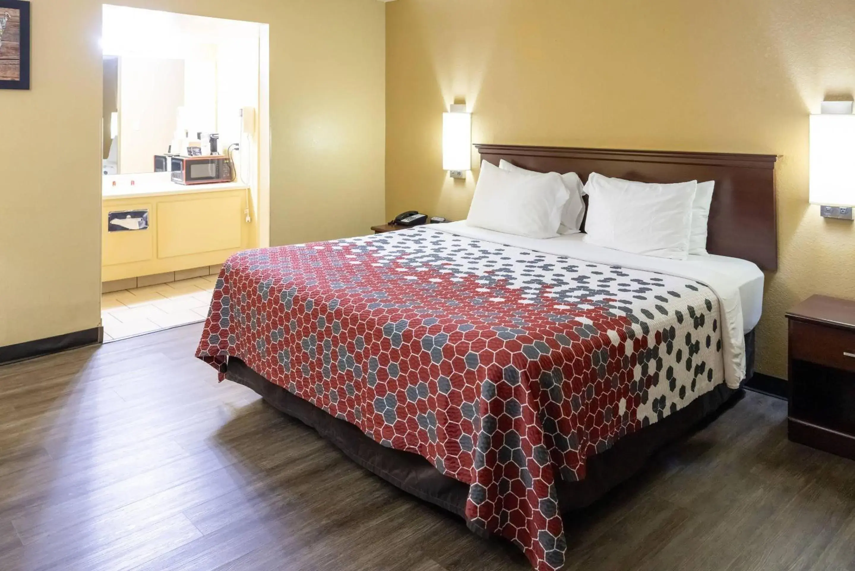 Bedroom, Bed in Econo Lodge McAlester Bedroom, Bed in Econo Lodge McAlester