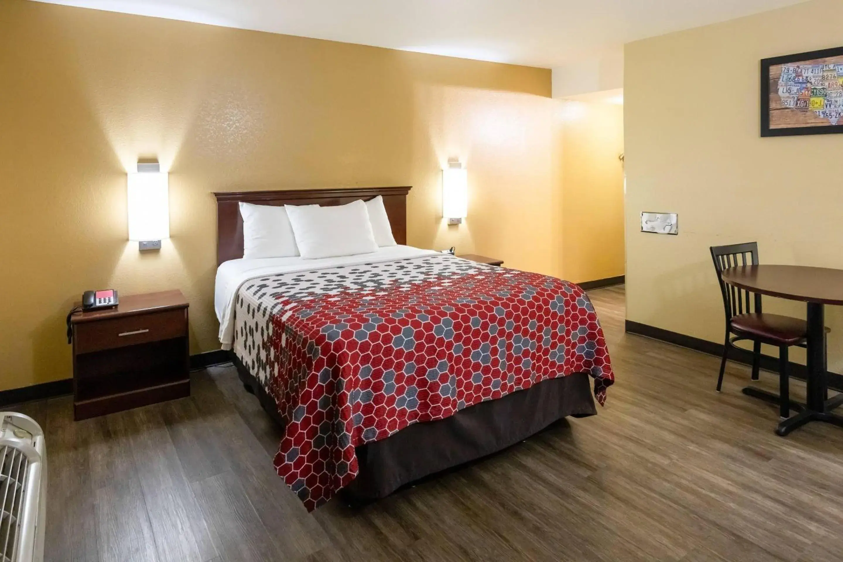 Bedroom, Bed in Econo Lodge McAlester Bedroom, Bed in Econo Lodge McAlester